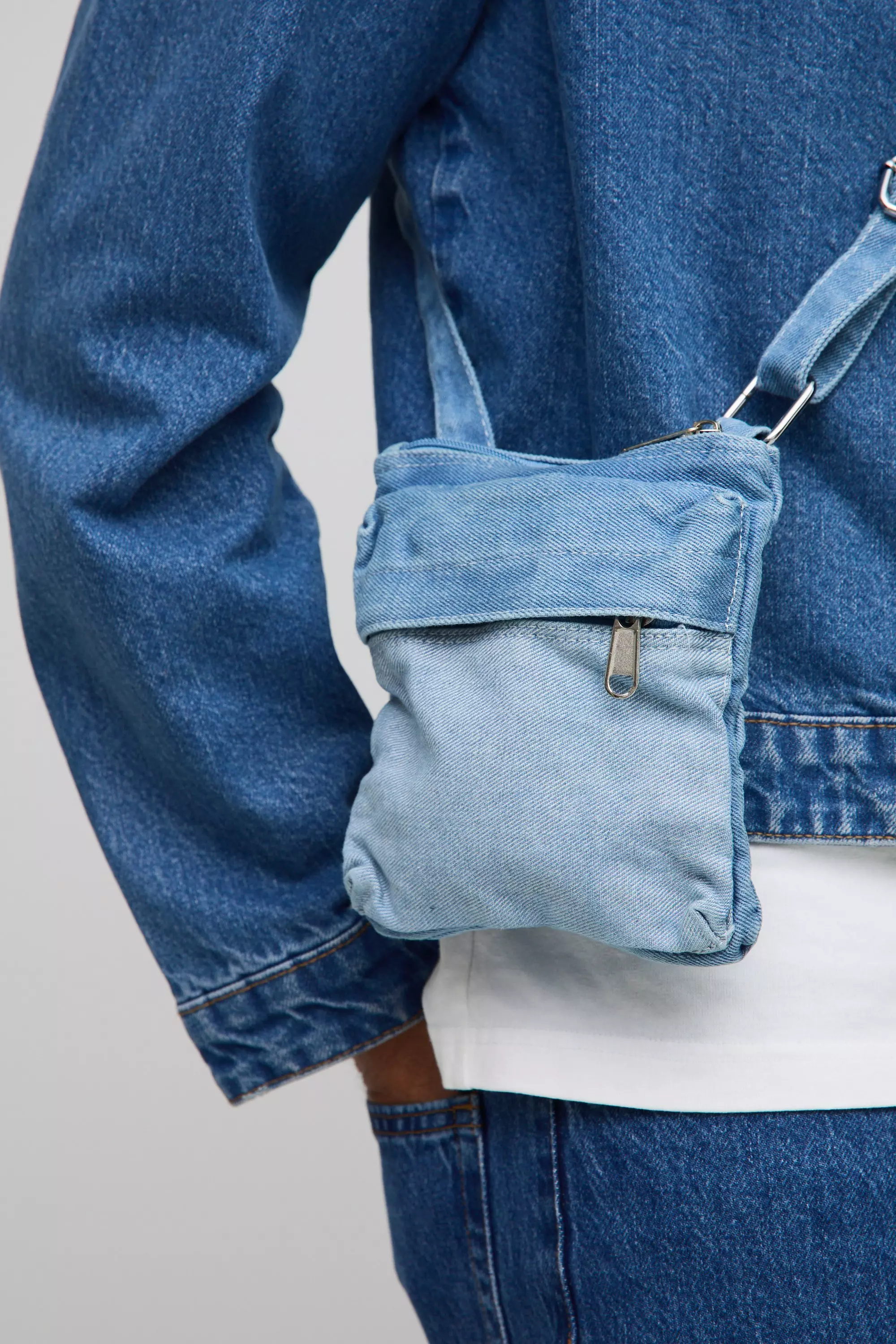 Denim-Umhängetasche alternatives Bild
