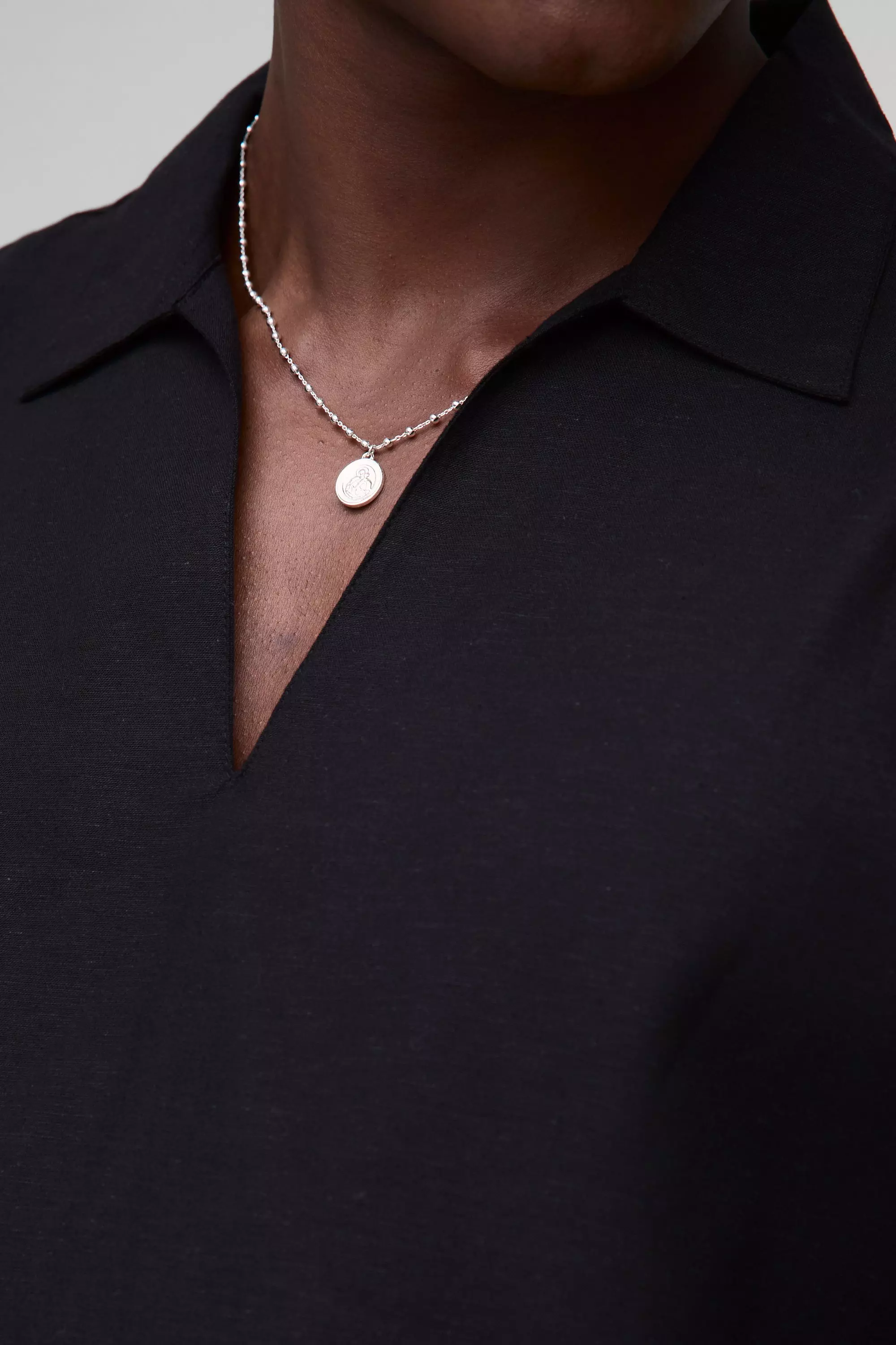 Oversize Leinen-Hemd mit V-Ausschnitt, Black alternatives Bild