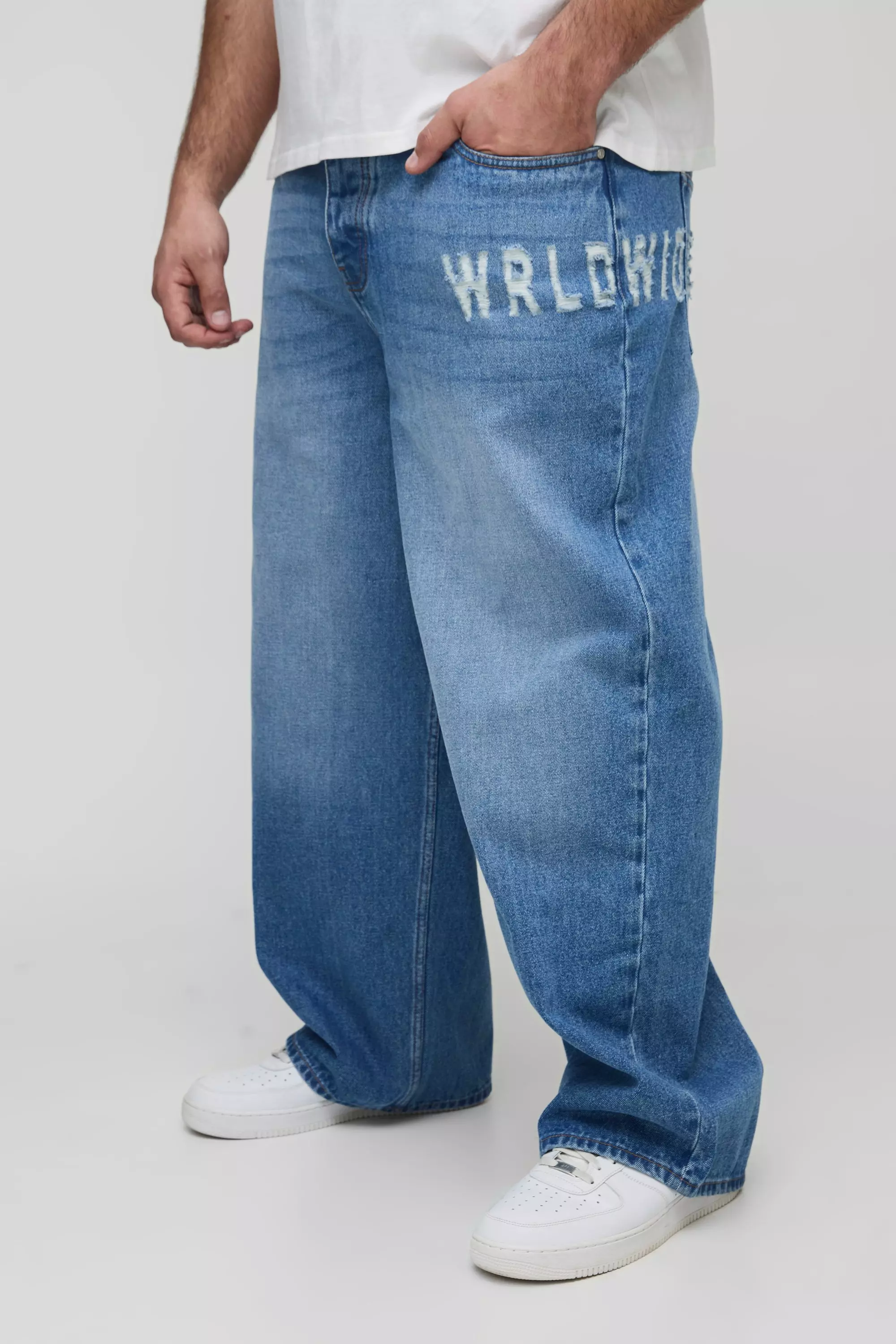 Plus WRLDWIDE Distressed Relaxed Fit Jeans Light wash