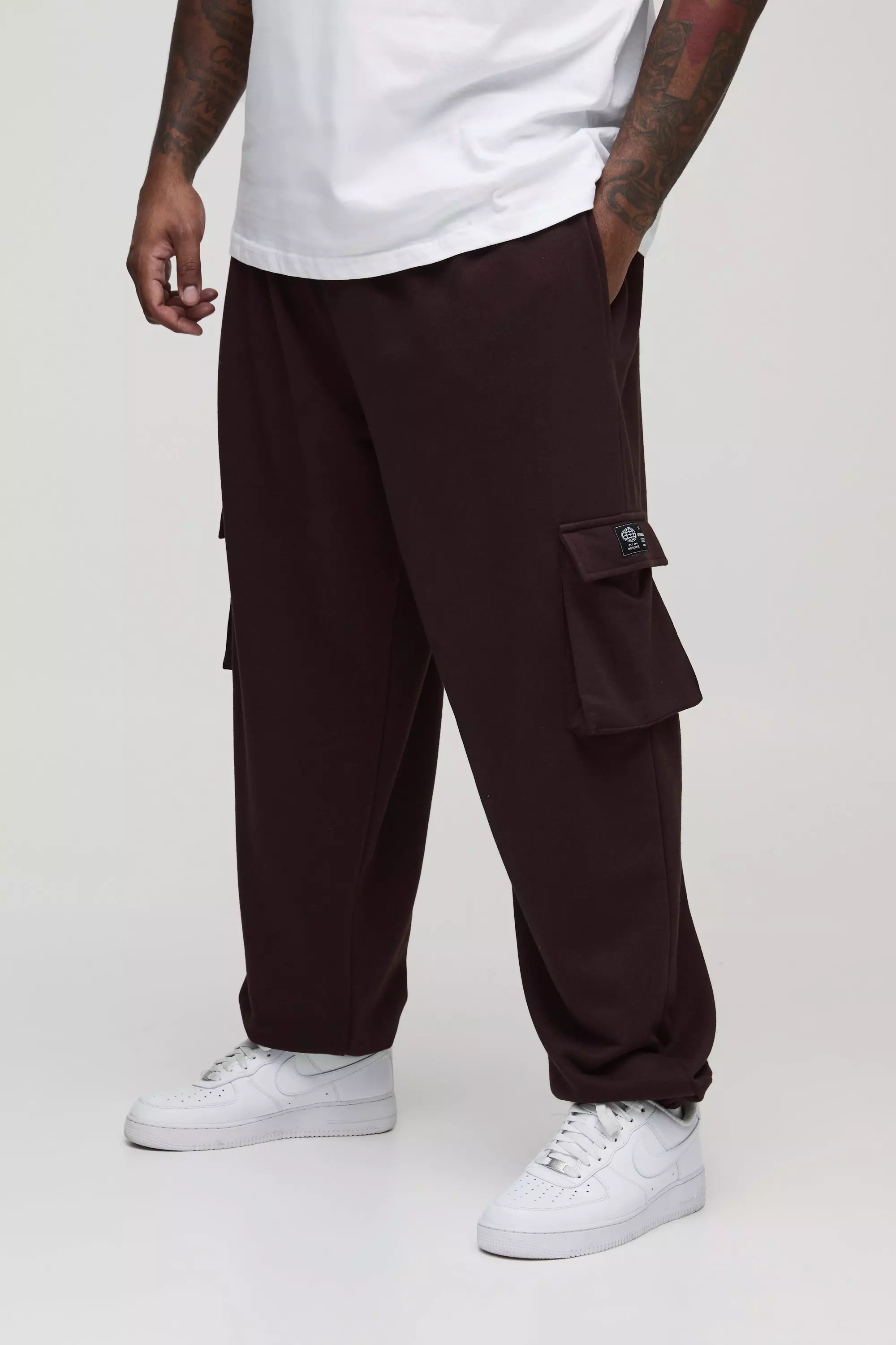 Chocolate Plus Woven Tab Oversized Fit Cargo Sweatpants alternative image