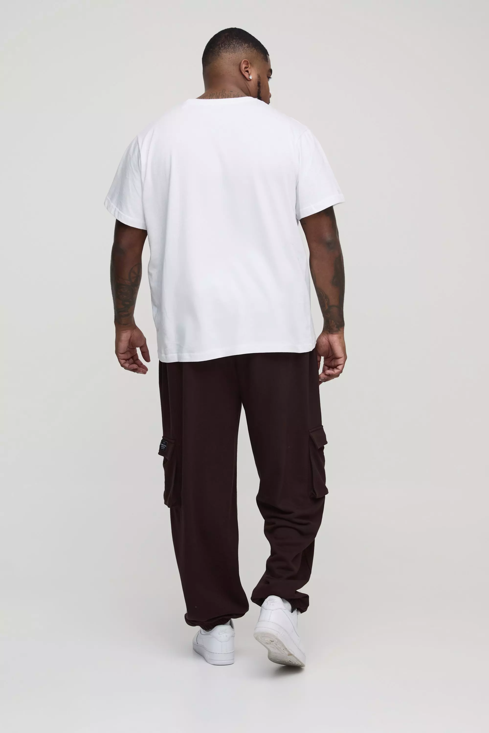 Chocolate Plus Woven Tab Oversized Fit Cargo Sweatpants alternative image