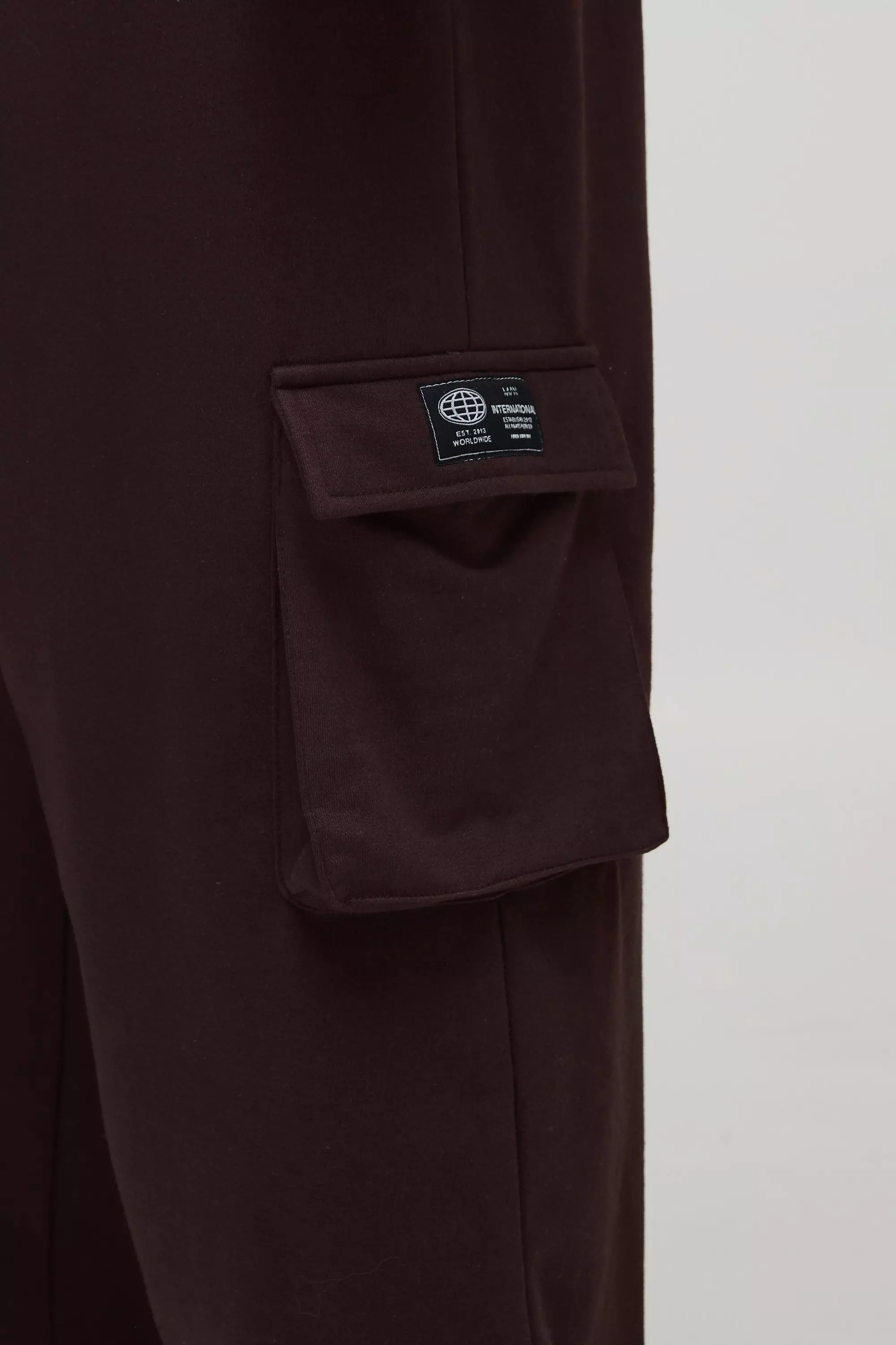 Chocolate Plus Woven Tab Oversized Fit Cargo Sweatpants alternative image