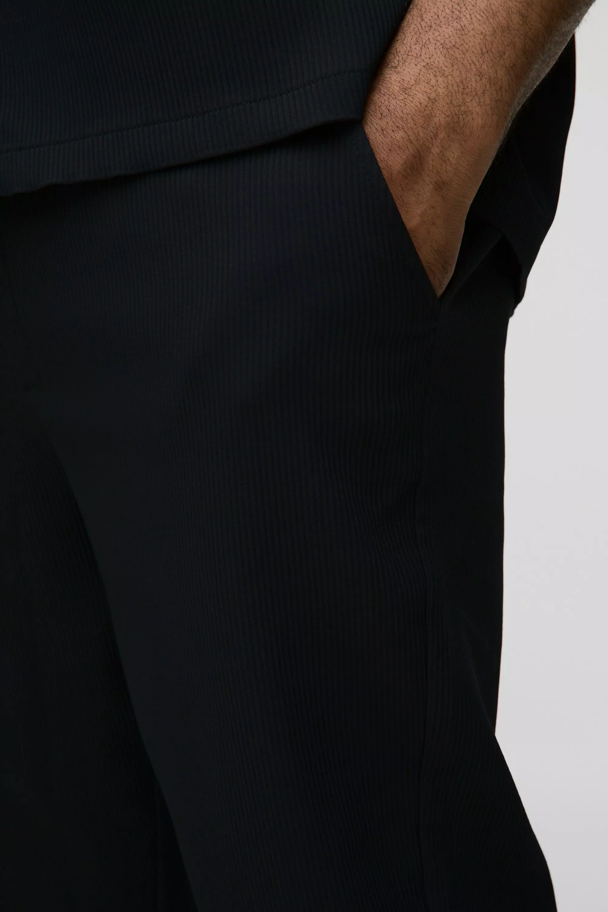 Pantaloni Plus Size Slim Fit Con Pieghe, Black immagine alternativa