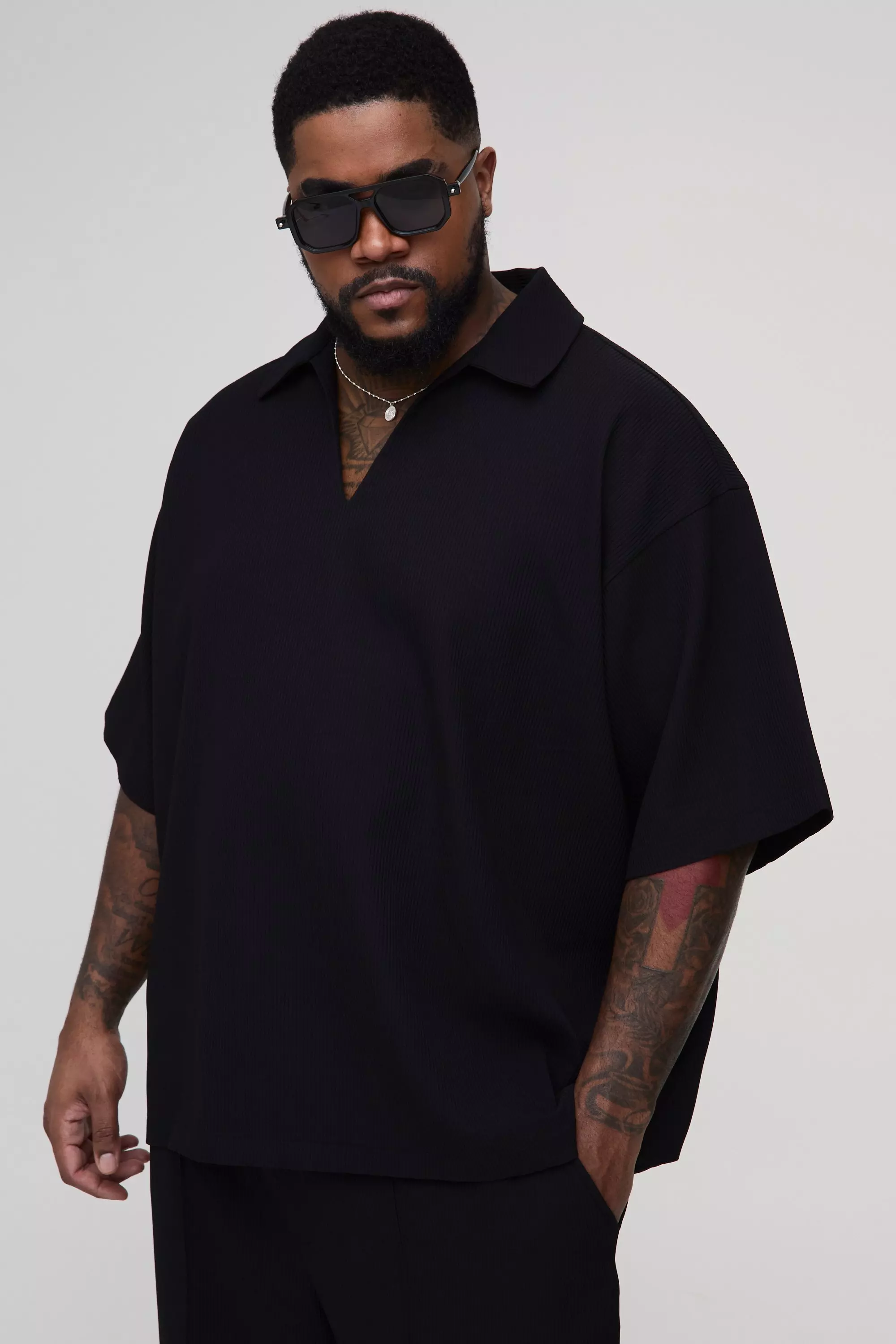 Grande taille - Chemise plissée à col V, Black autre image