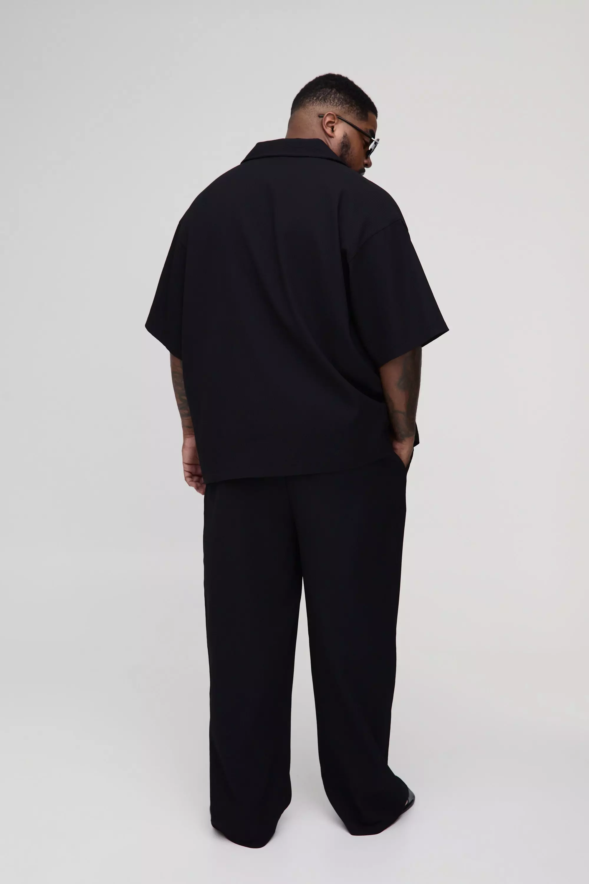 Grande taille - Chemise plissée à col V, Black autre image