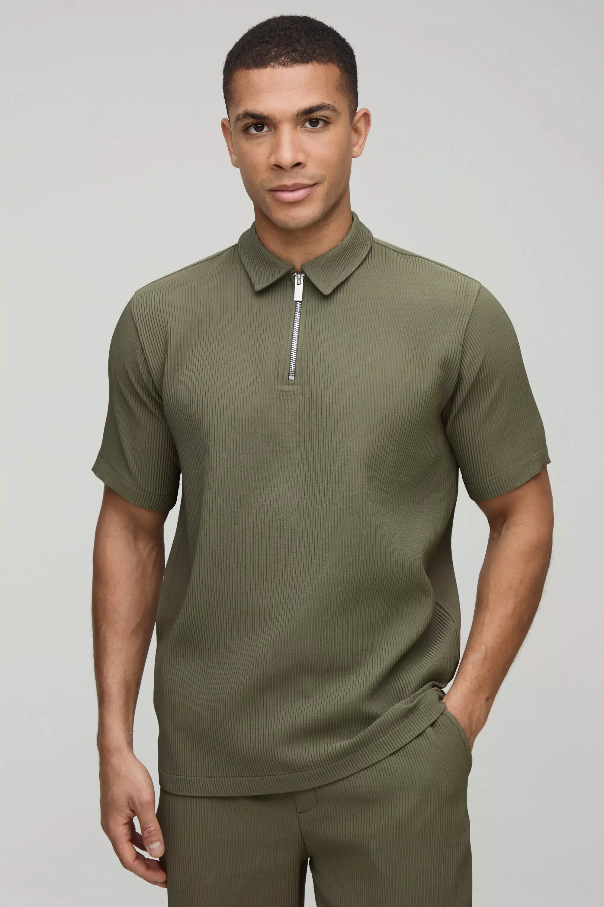 Regular Fit Pleated Short Sleeve Zip Neck Polo Olive