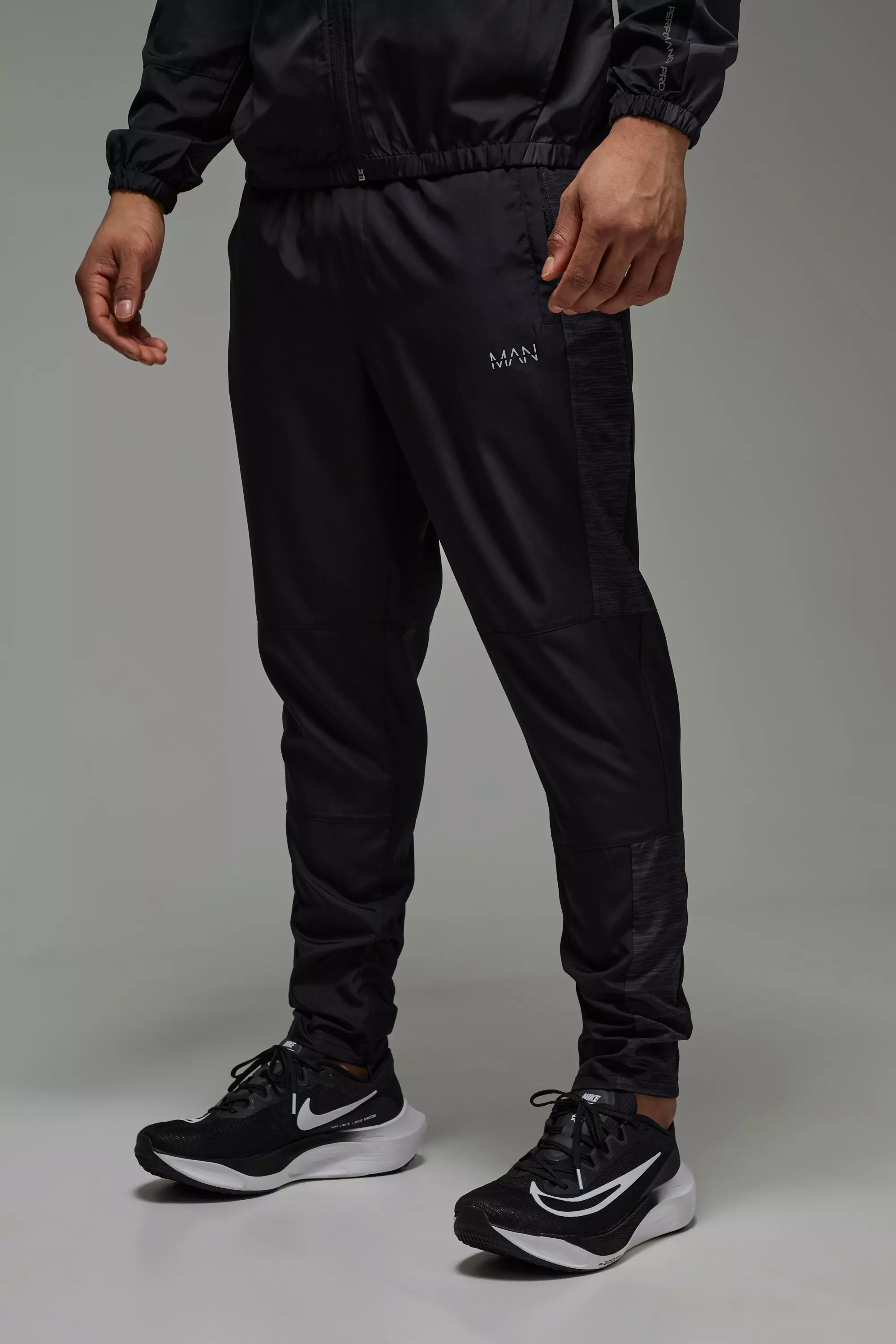 Black Man Active Lightweight Tapered Sweatpants alternative image
