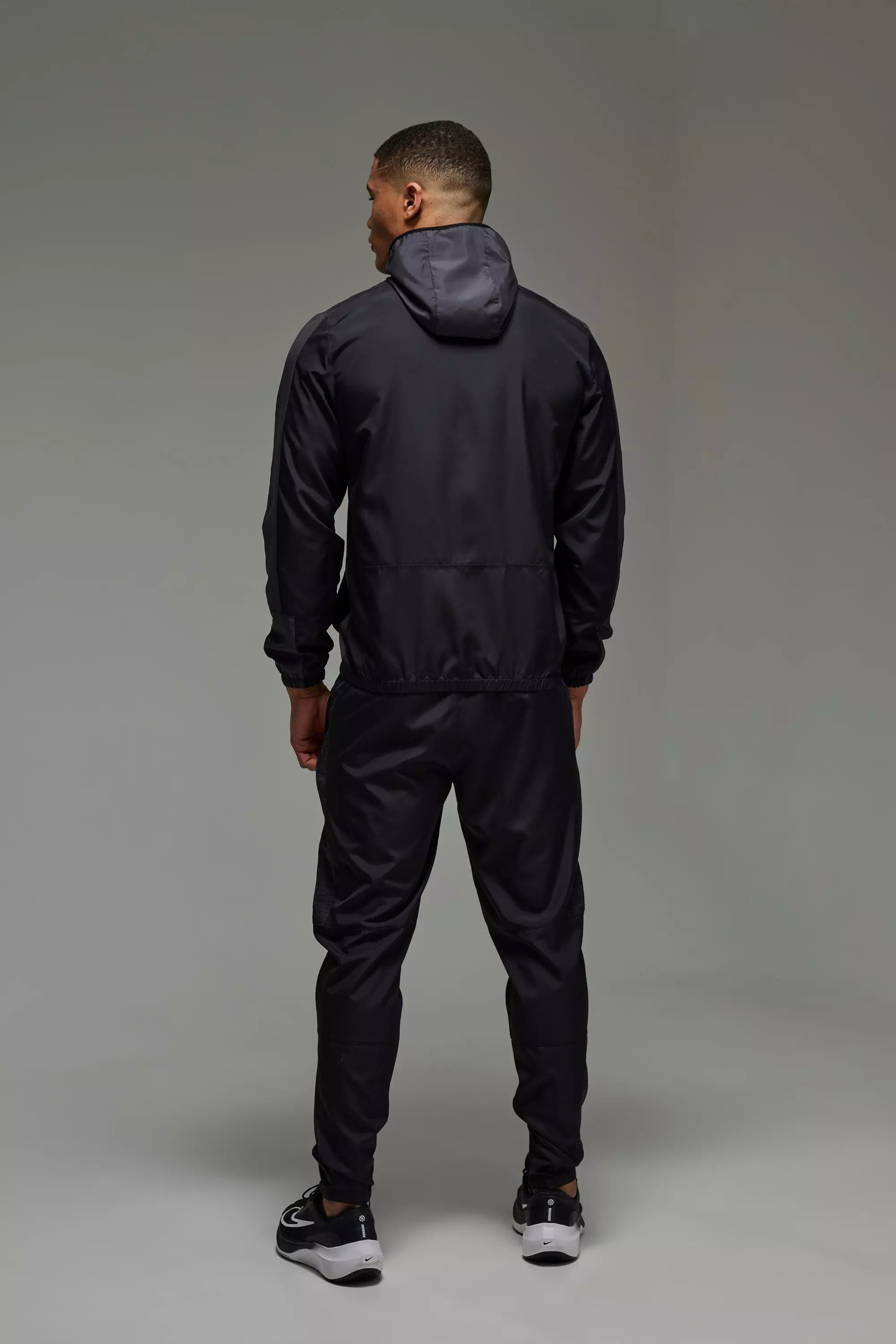 Black Man Active Lightweight Tapered Sweatpants alternative image