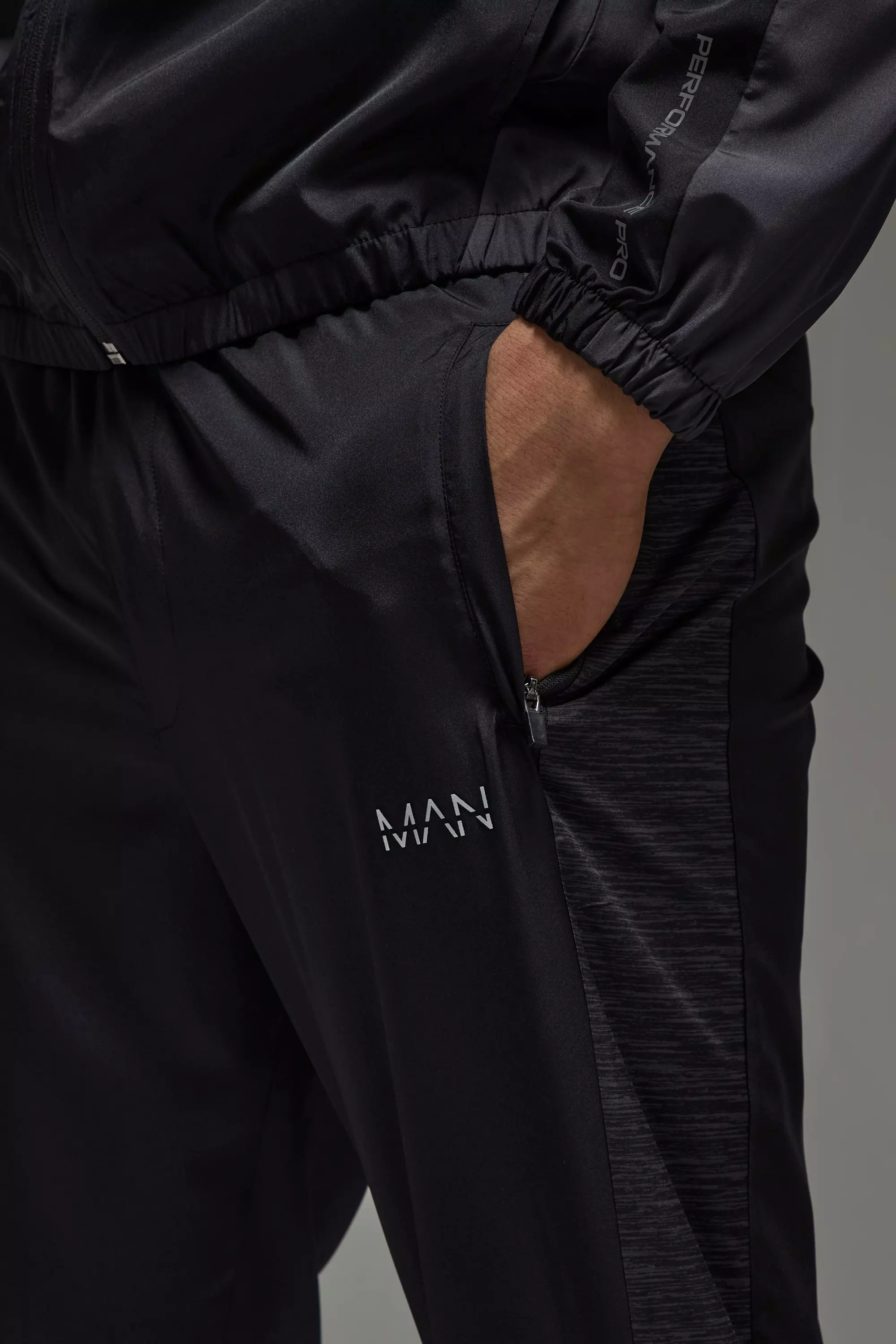 Black Man Active Lightweight Tapered Sweatpants alternative image