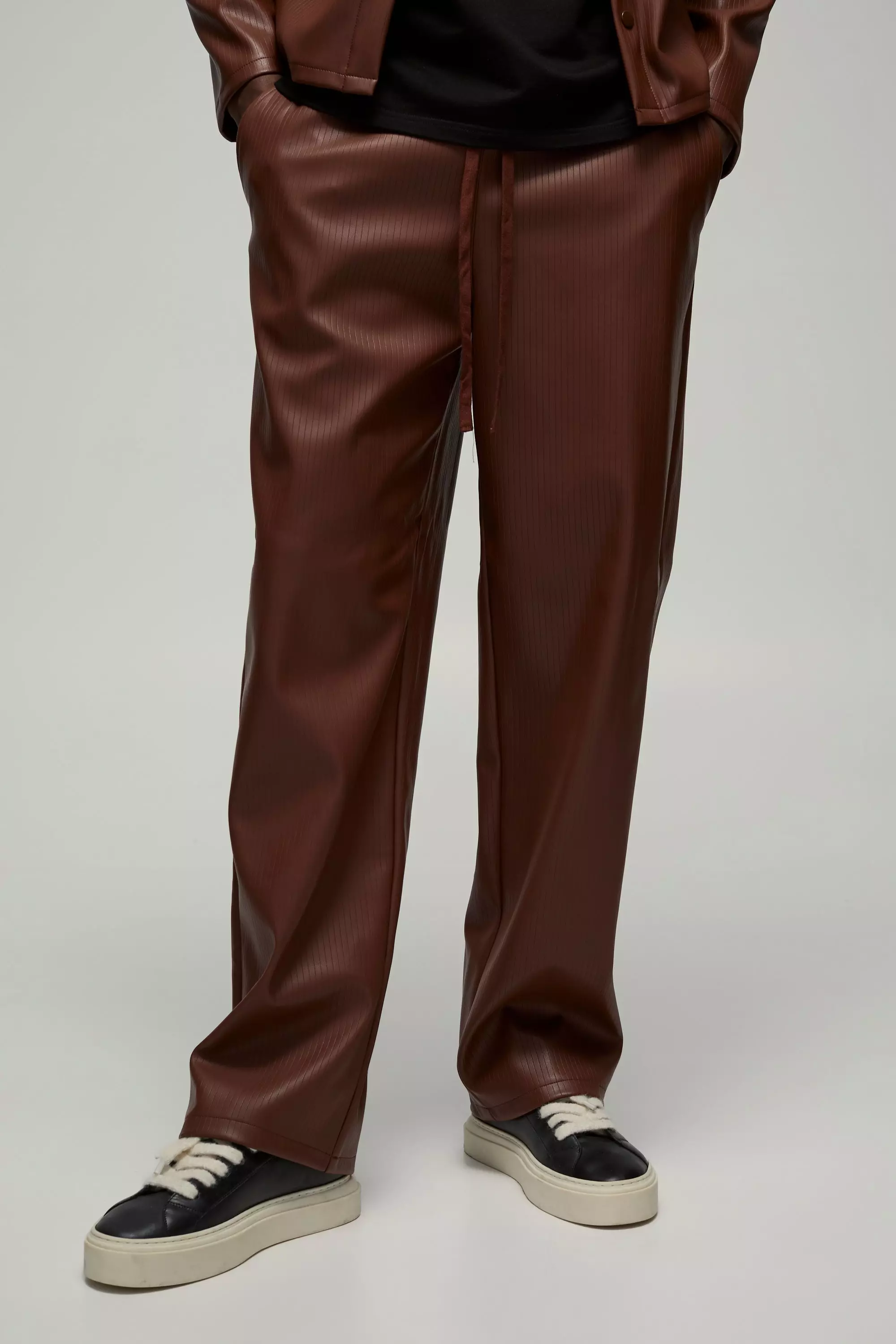 Chocolate Baggy PU Broek Met Elastische Taille En Reliëf alternatieve afbeelding