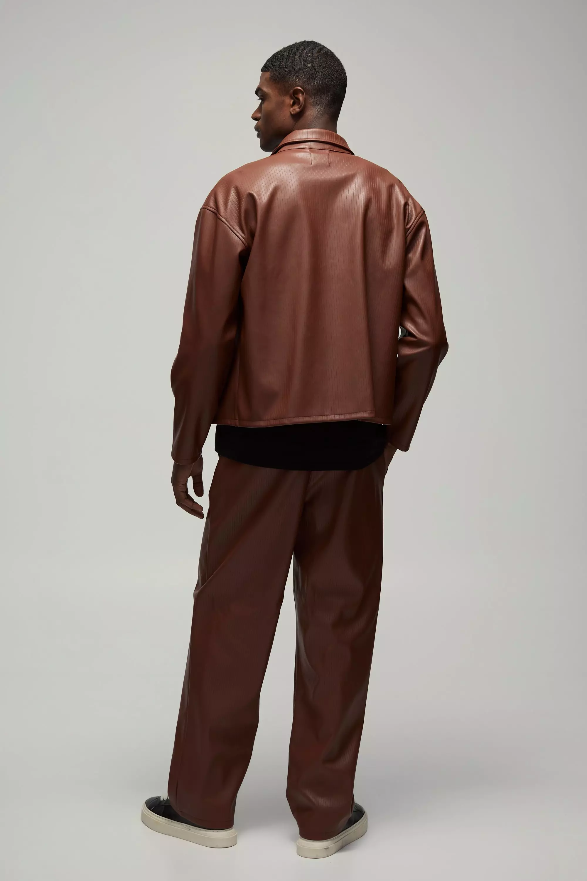 Chocolate Baggy PU Broek Met Elastische Taille En Reliëf alternatieve afbeelding