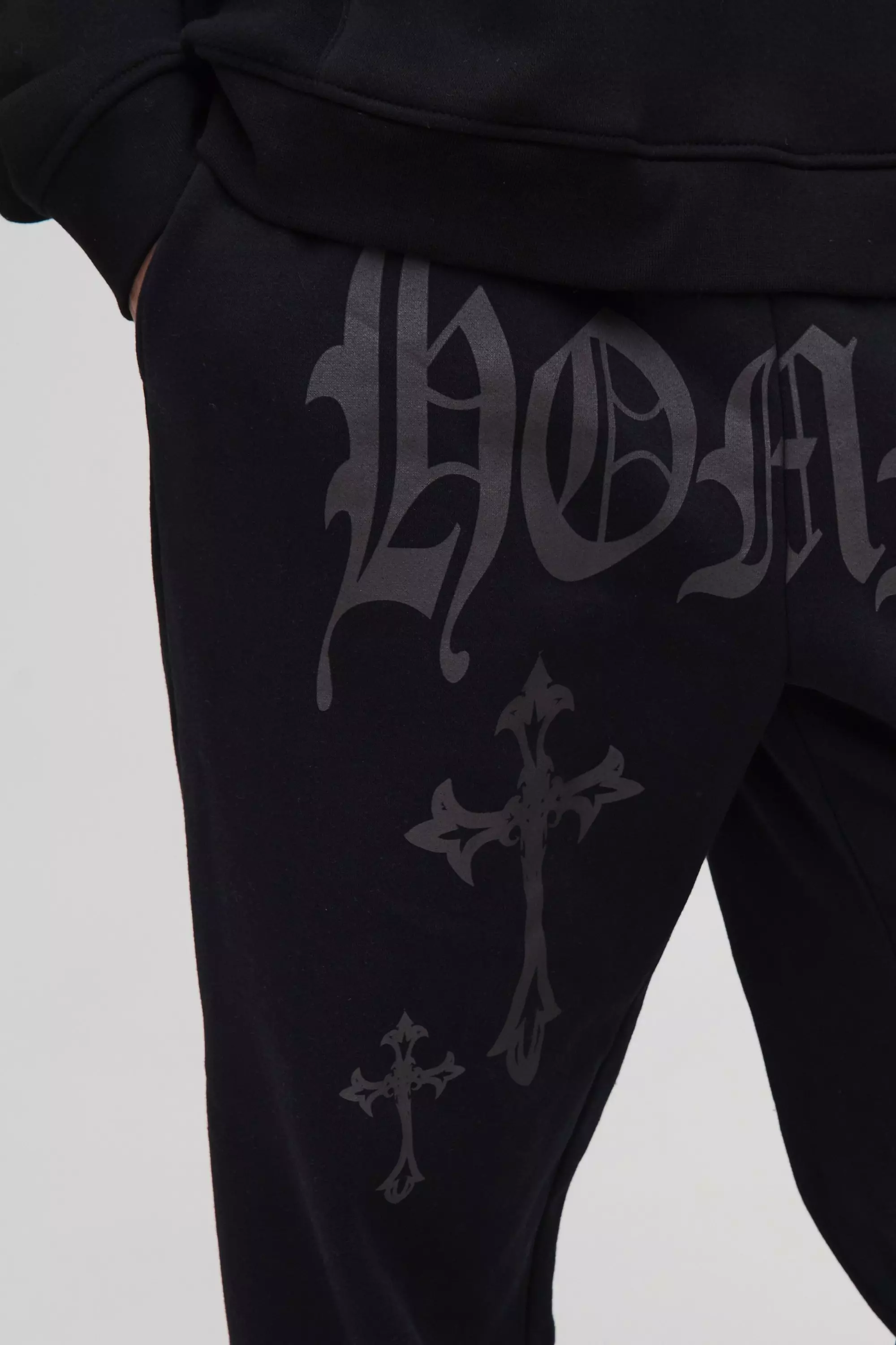 Oversize Jogginghose mit Homme Kreuz Print, Black alternatives Bild