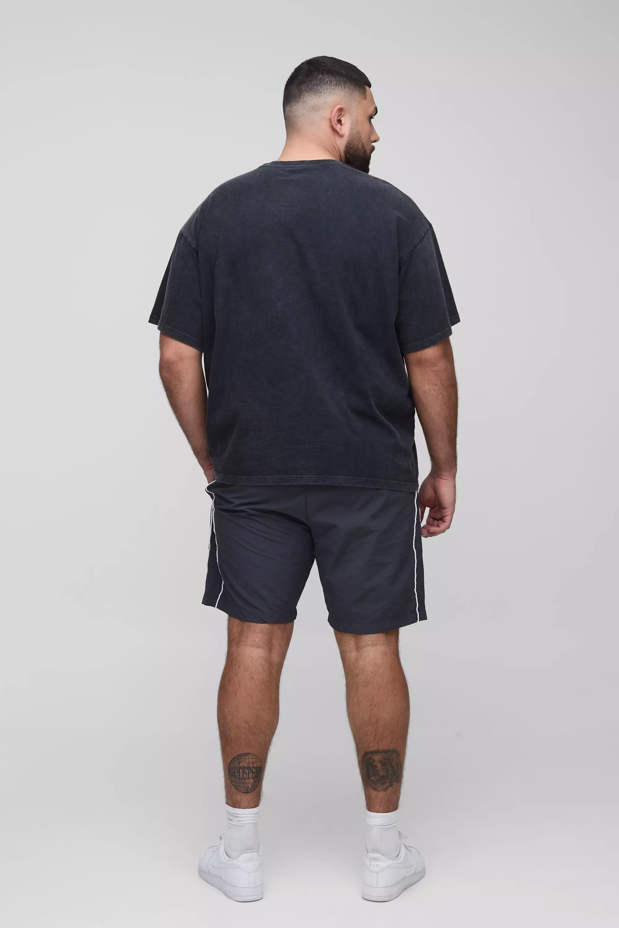 Plus Loose Fit Mid Length Basic Shorts | boohooMAN USA