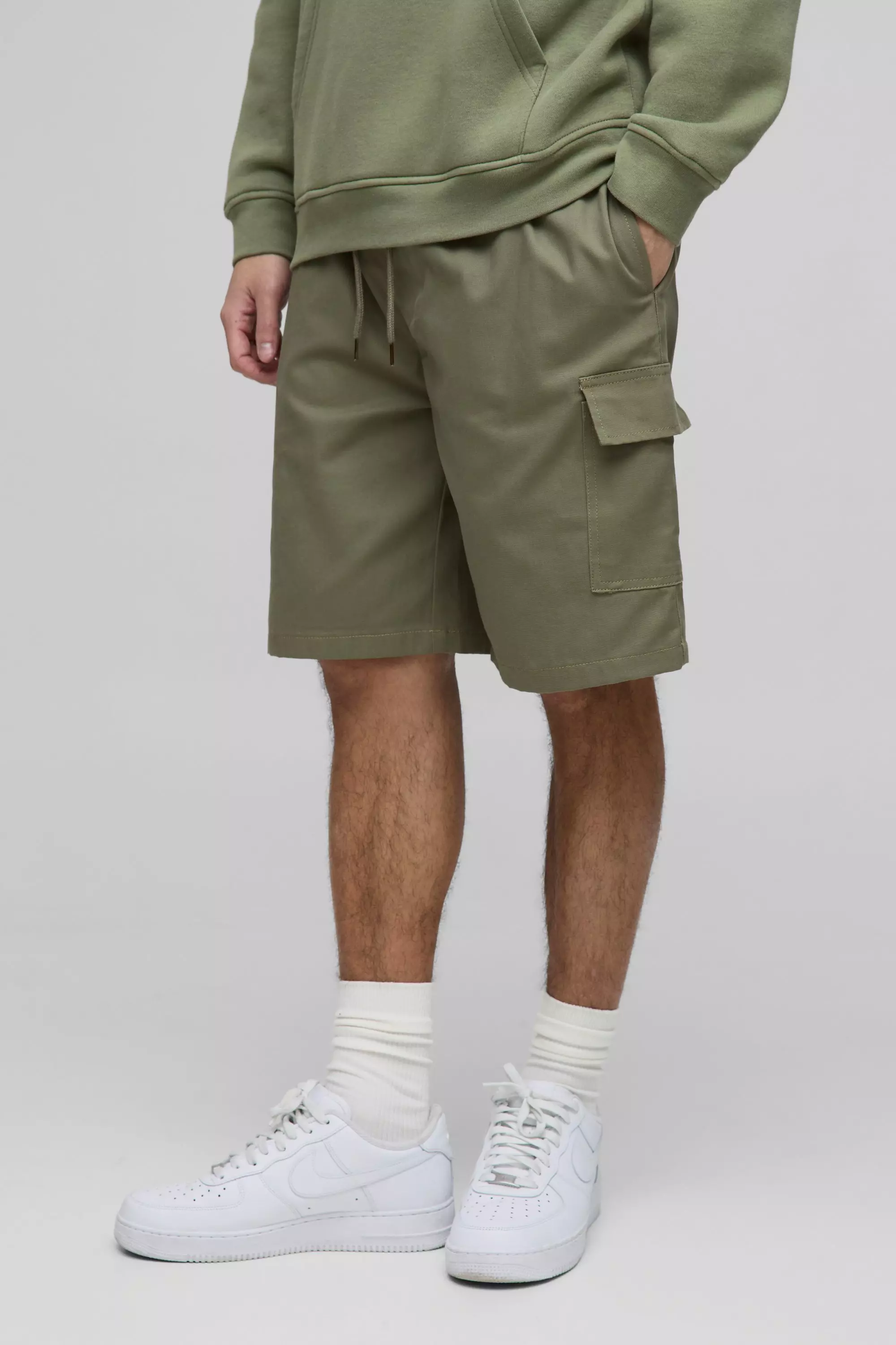 Short cargo large mi-long surteint en toile, Sage autre image