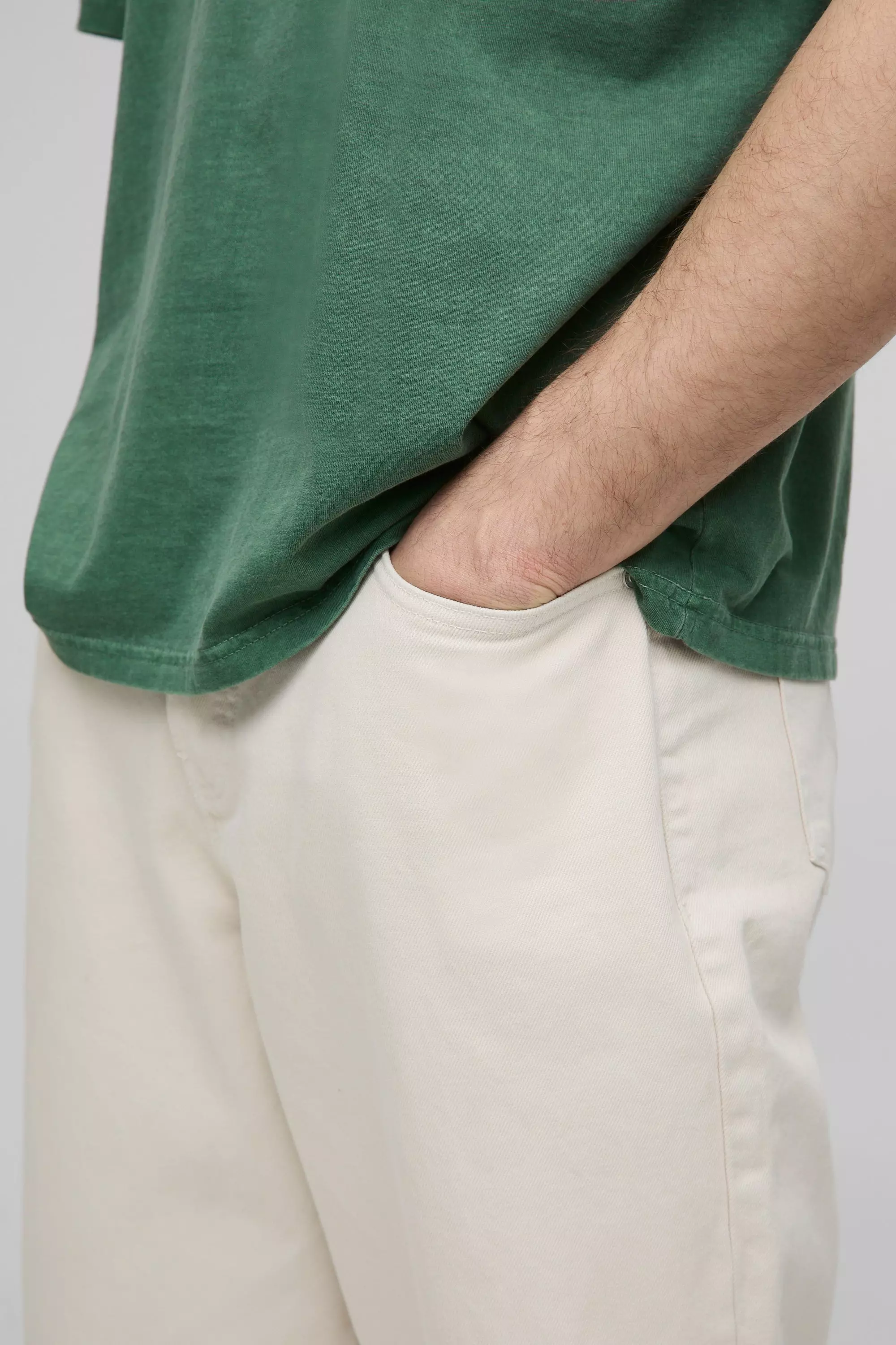 Balloon Fit Ecru Washed Jeans alternative image