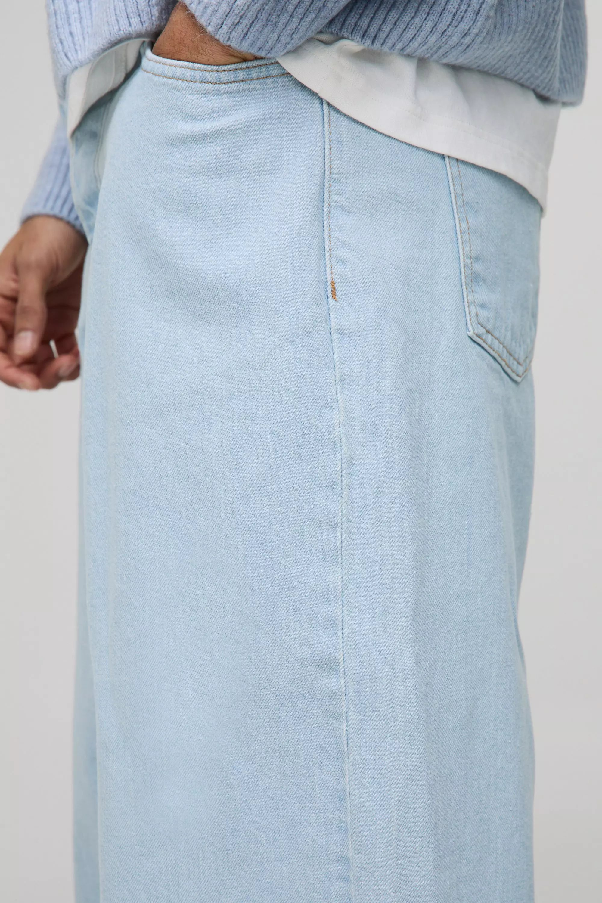 Balloon Fit Ice Blue Washed Jeans alternative image