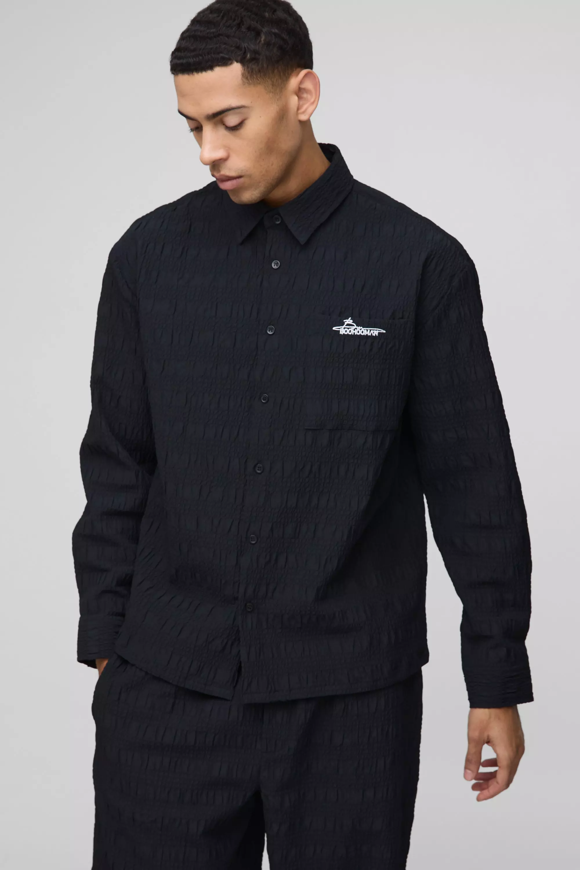 Langärmliges Oversize Man Seersucker-Hemd & Hose, Black alternatives Bild