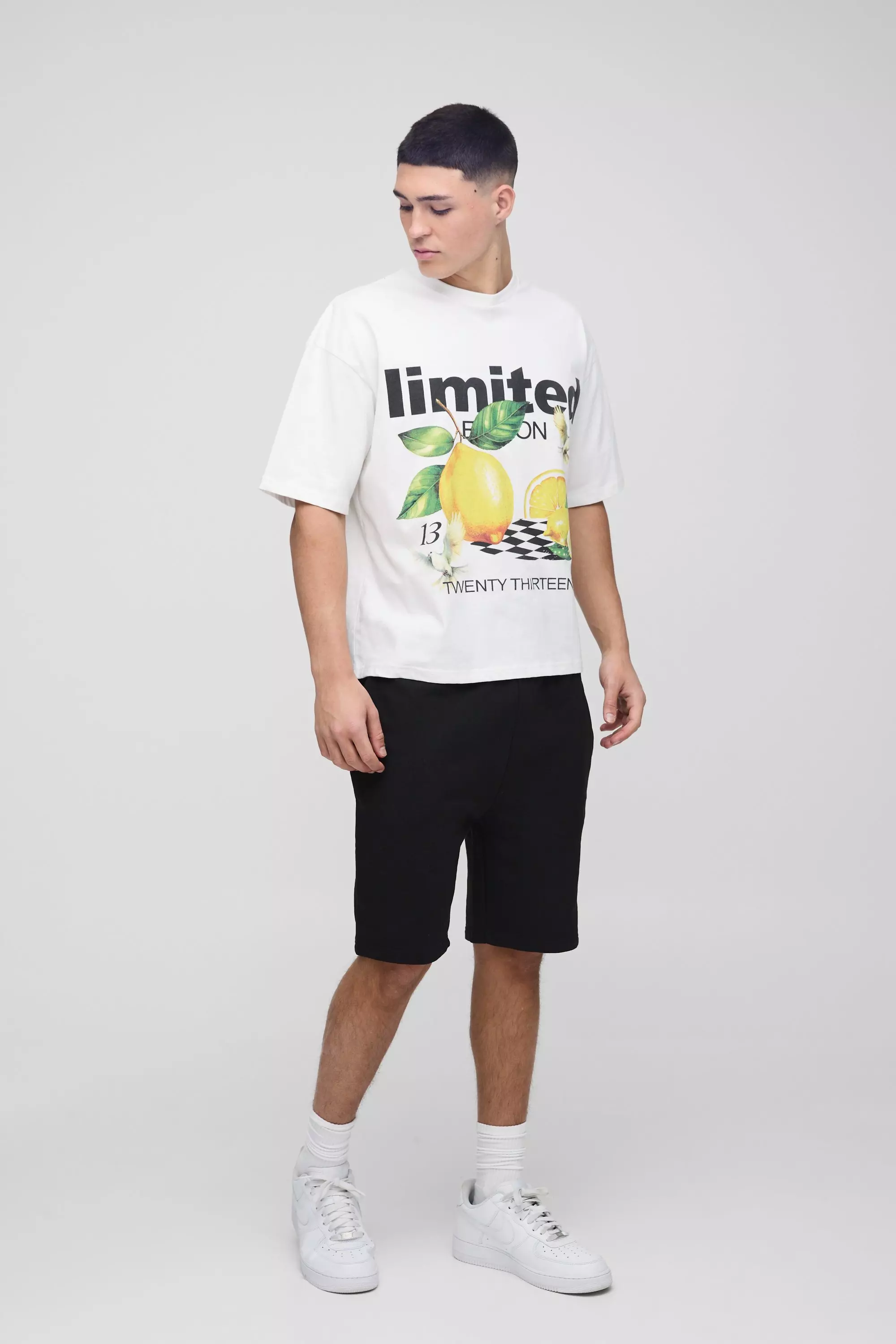 Limited Edition T-Shirt und Shorts, White alternatives Bild