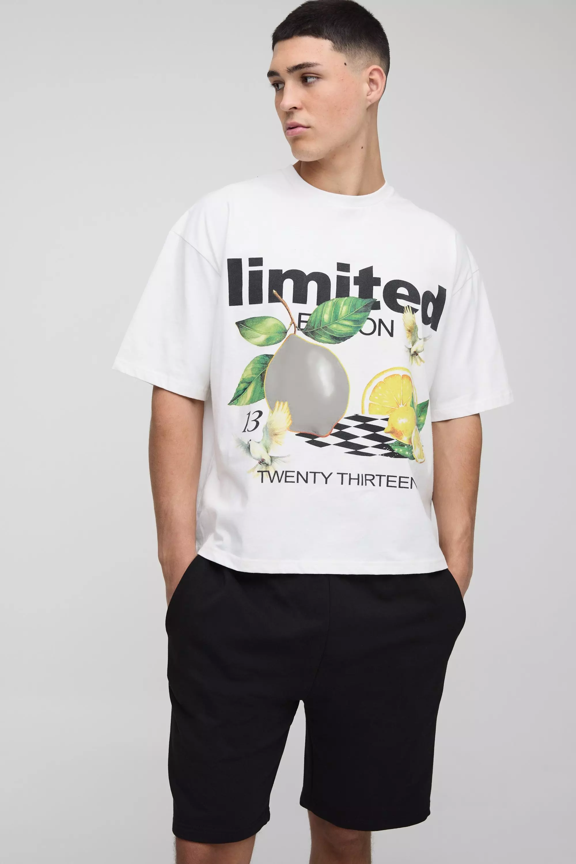 Limited Edition T-Shirt und Shorts, White alternatives Bild