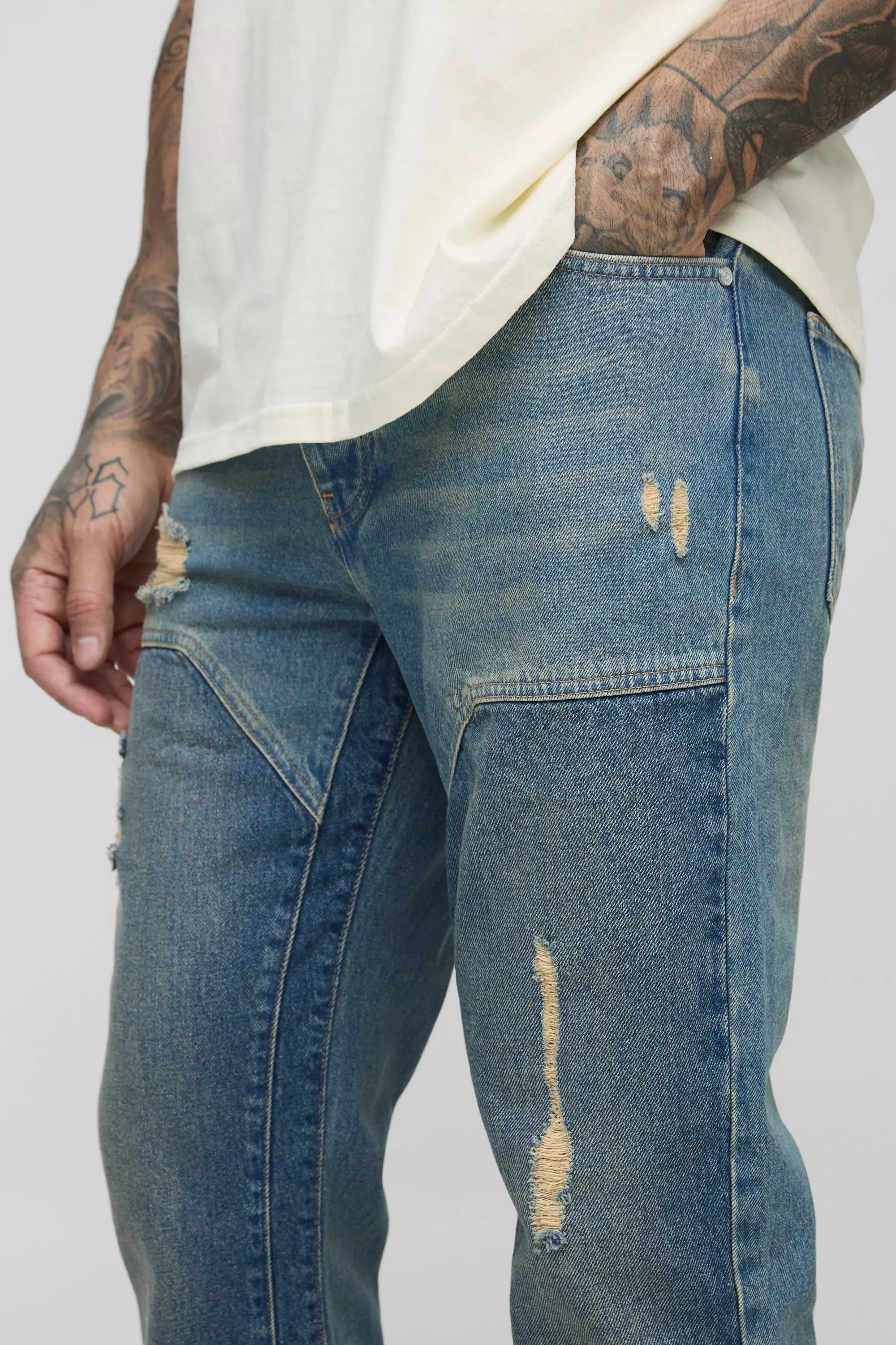 Tall zerrissene Slim-Fit Schlagjeans, Mid wash alternatives Bild