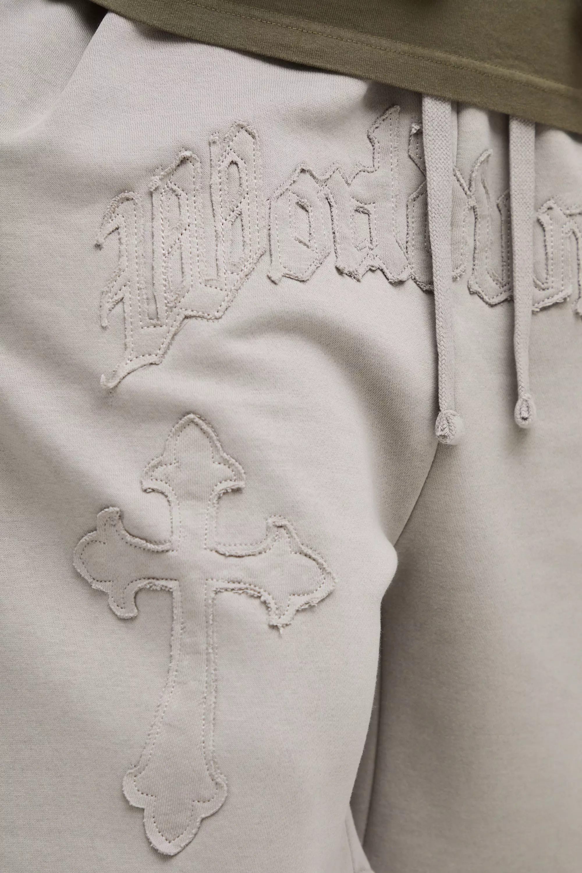 Stone Oversized Worldwide Applique Drop Crotch Shorts alternative image