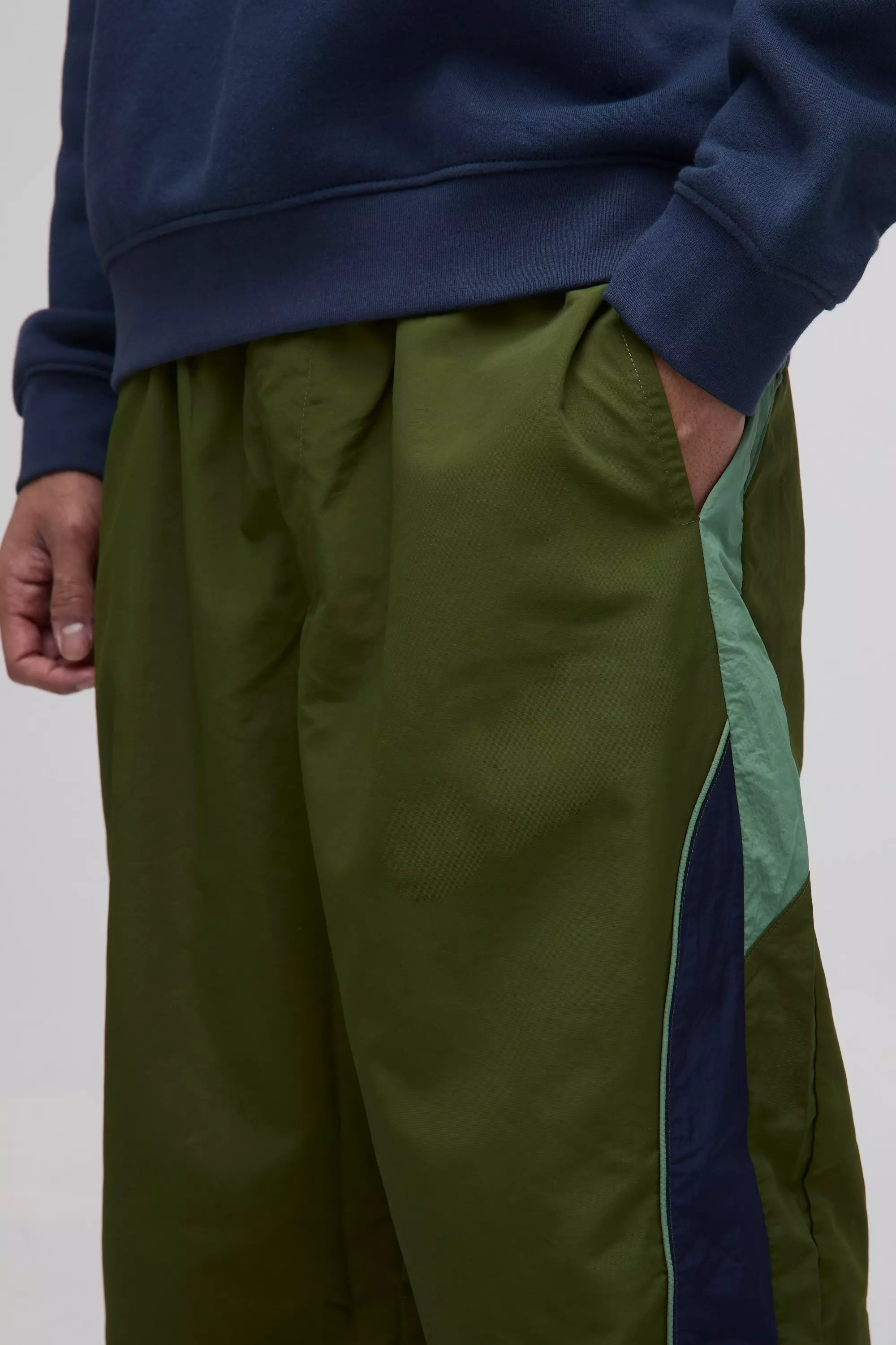Relaxed Heavyweight Twill Panelled Cargo Trousers | boohooMAN USA