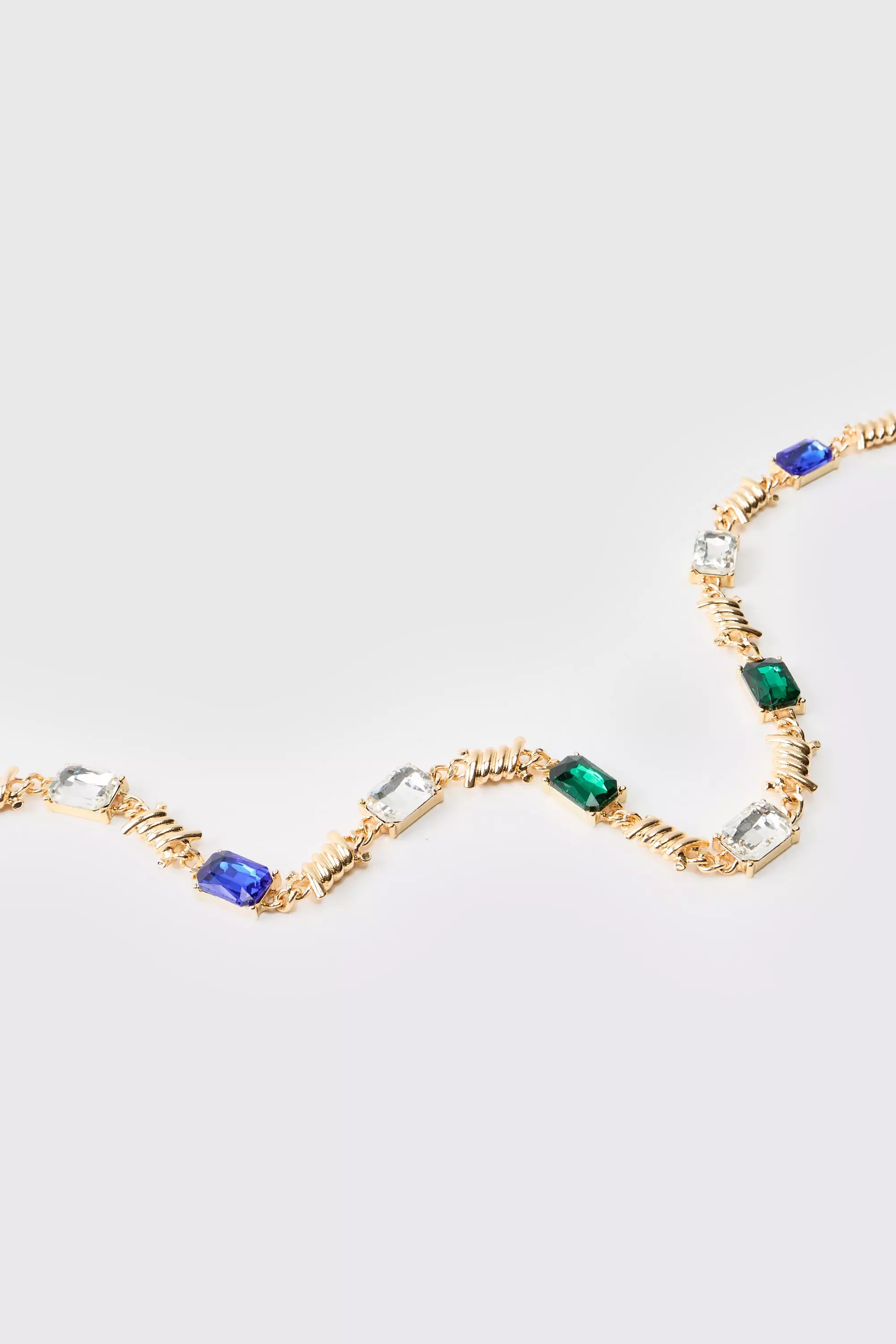 Goldene Halskette mit Anhänger, Gold alternatives Bild