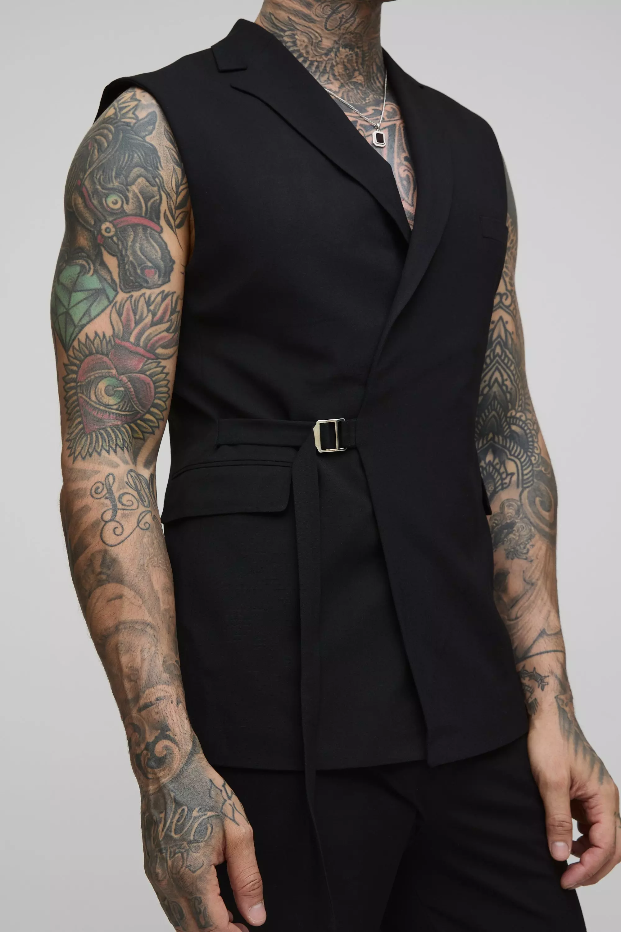 Ärmellose Slim-Fit Anzugjacke mit Wickel-Detail, Black alternatives Bild