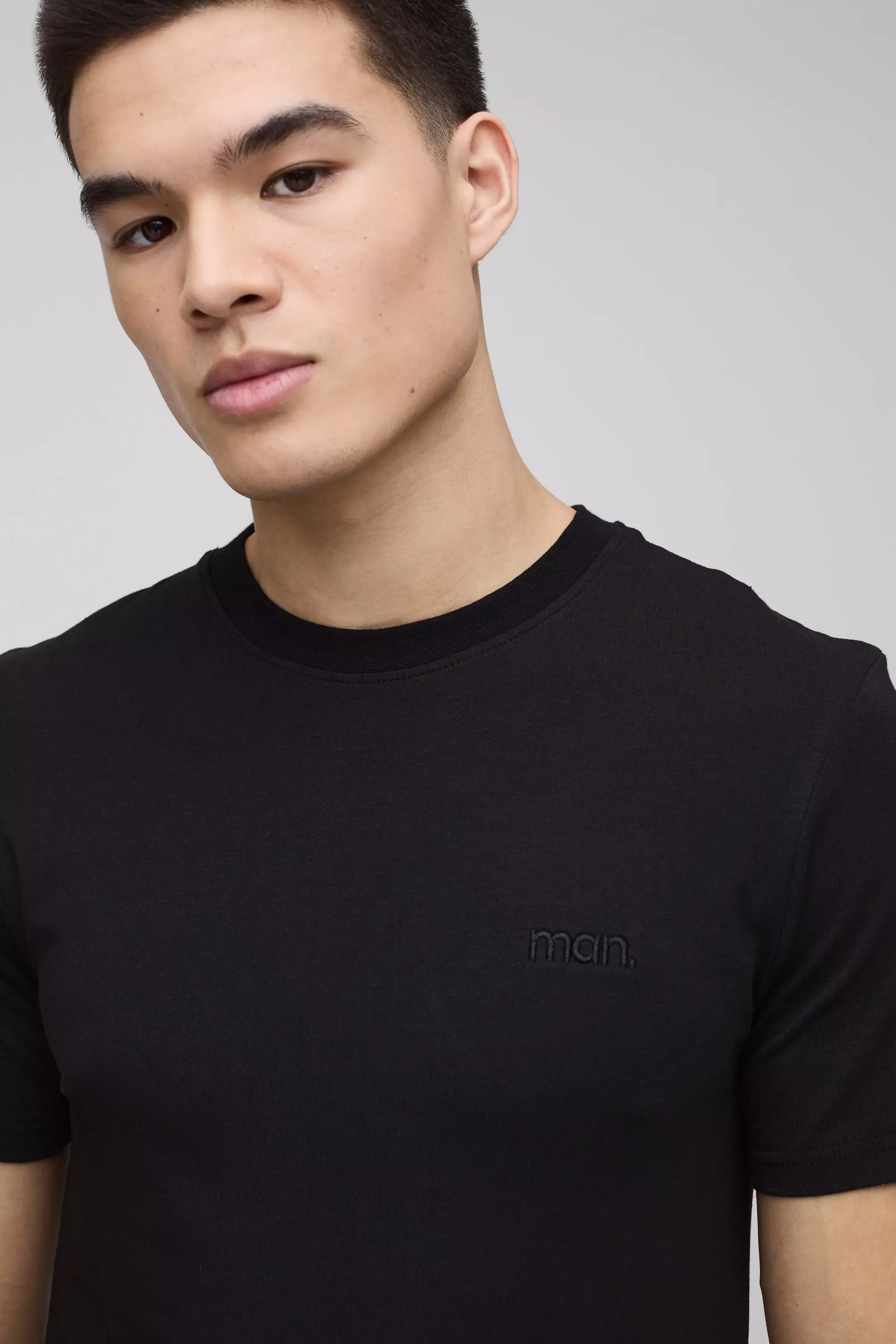 Black MAN. Basic Muscle Fit Crew Neck T-Shirt alternative image