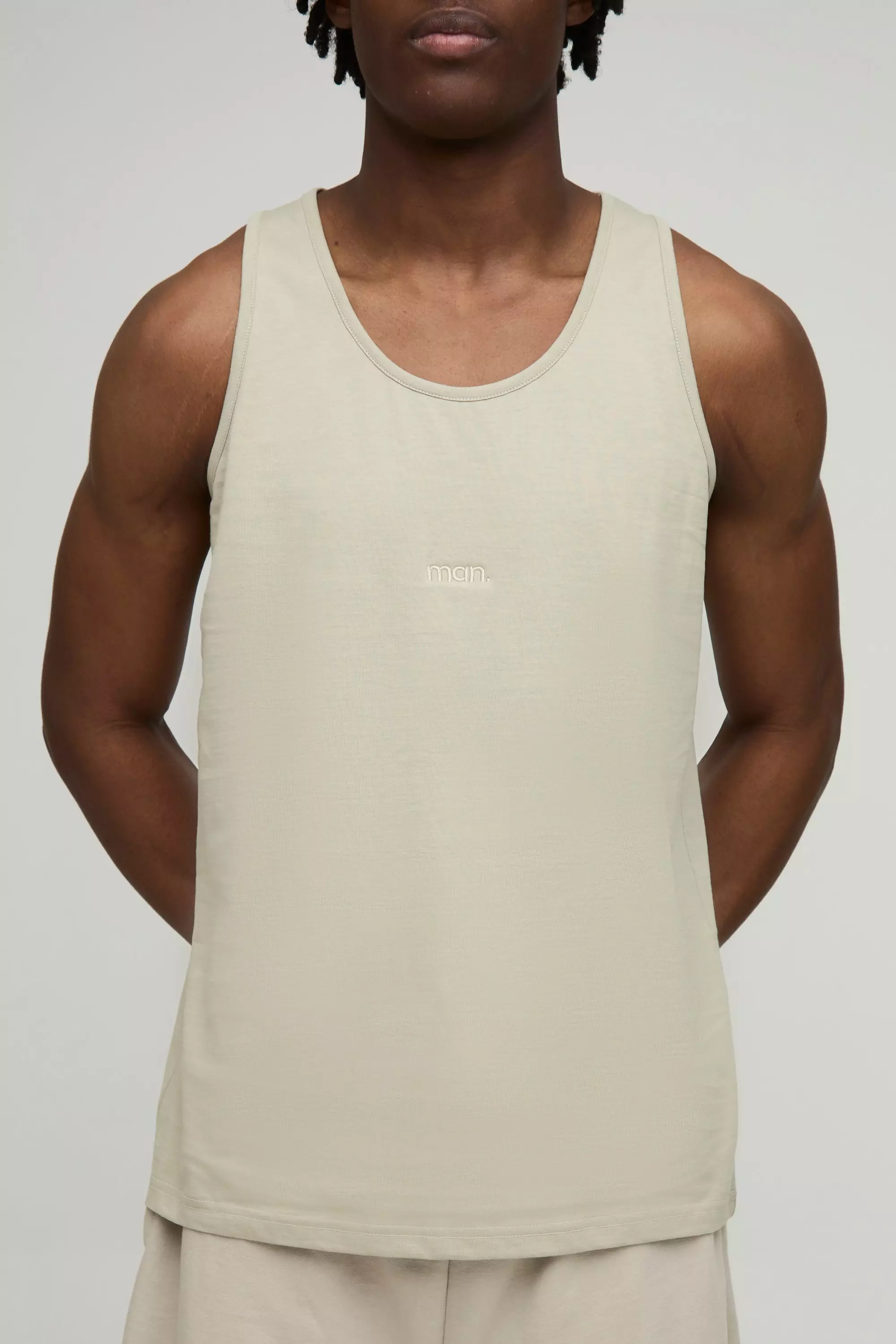 Regular Fit MAN. Basic Vest Light khaki