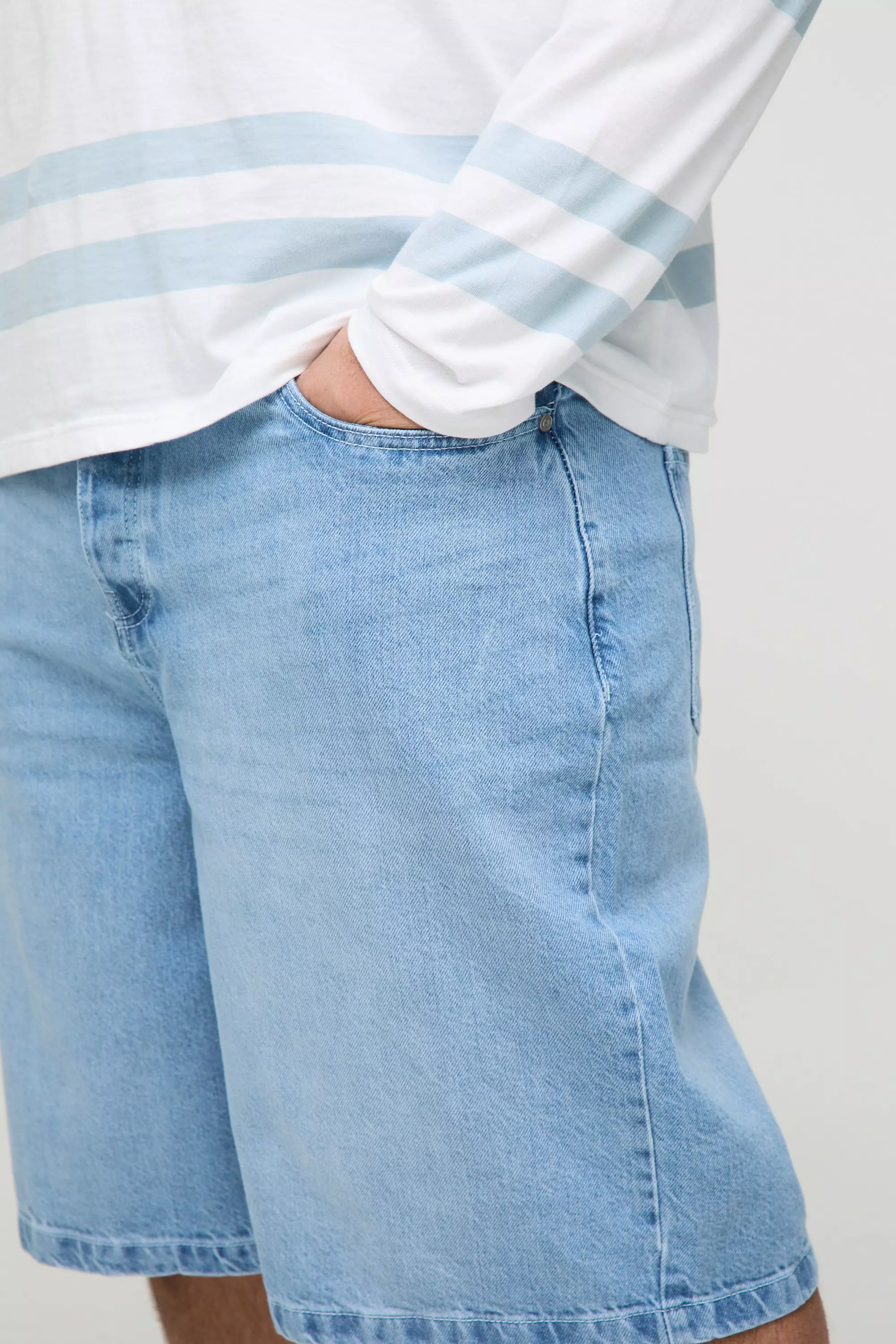 Light wash Plus Contrast Stitch Relaxed Fit Jorts alternative image