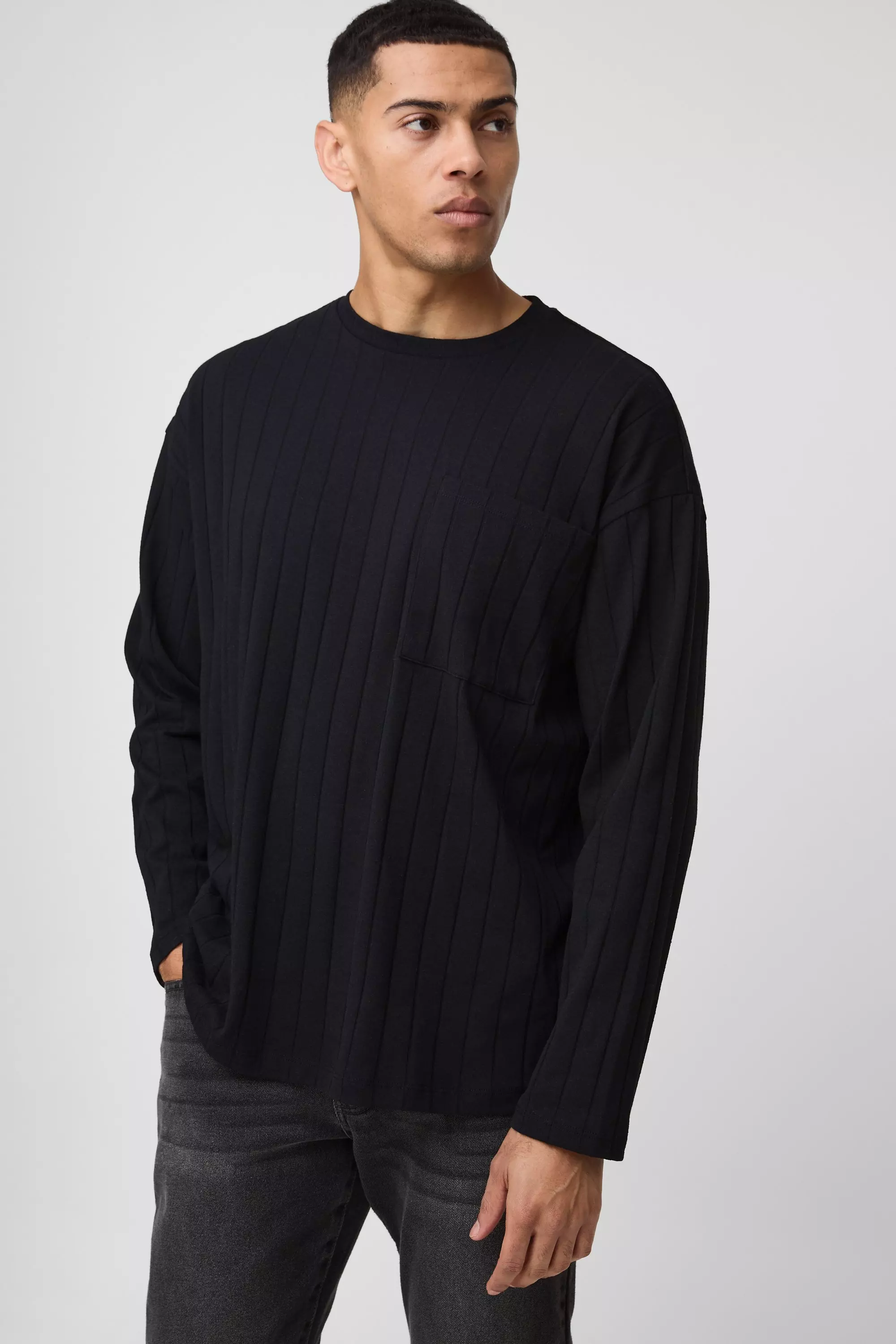 Langärmliges Oversize T-Shirt mit Taschen-Detail, Black alternatives Bild