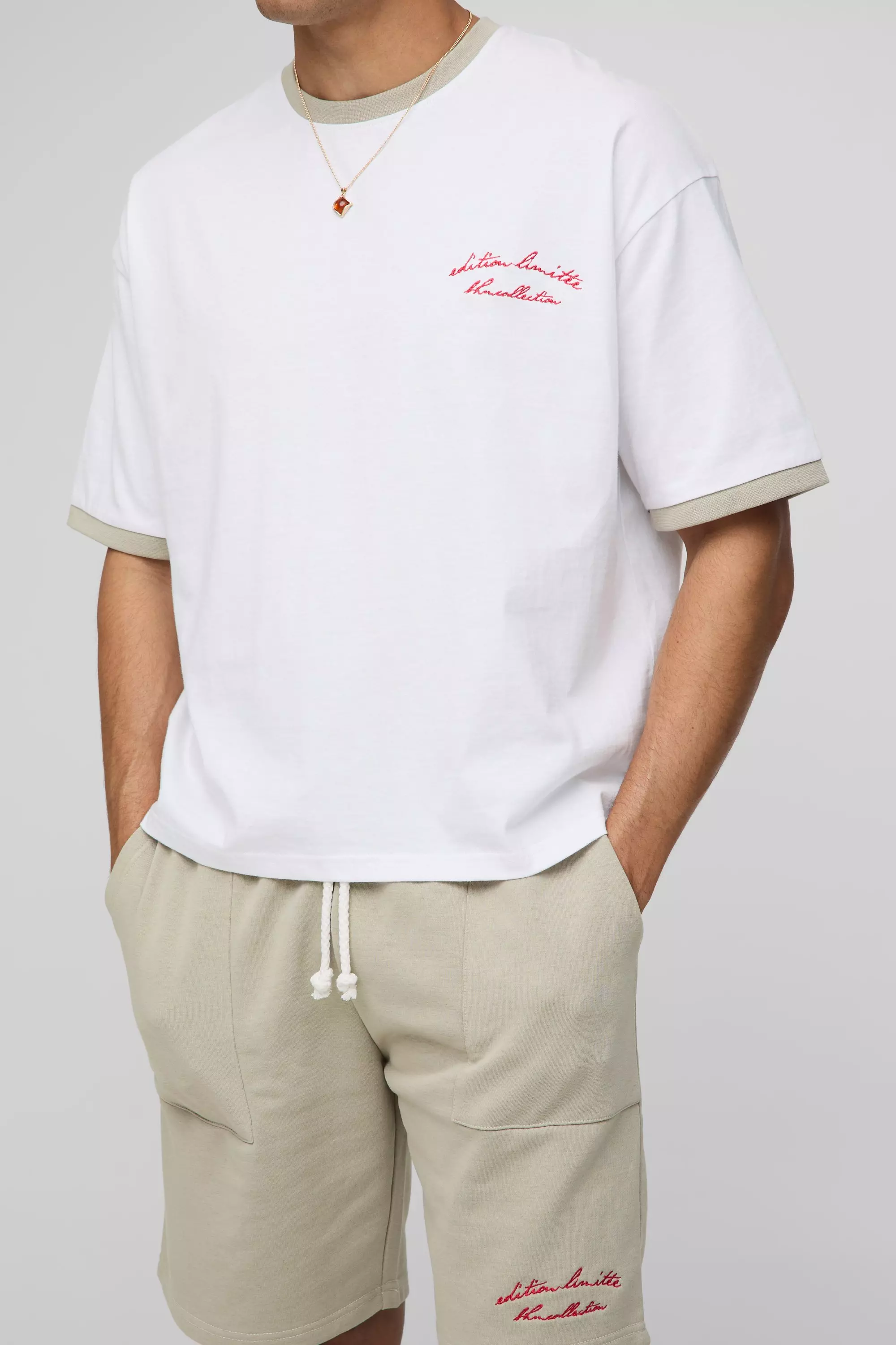 Ensemble oversize avec t-shirt à col contrastant et short, Stone autre image