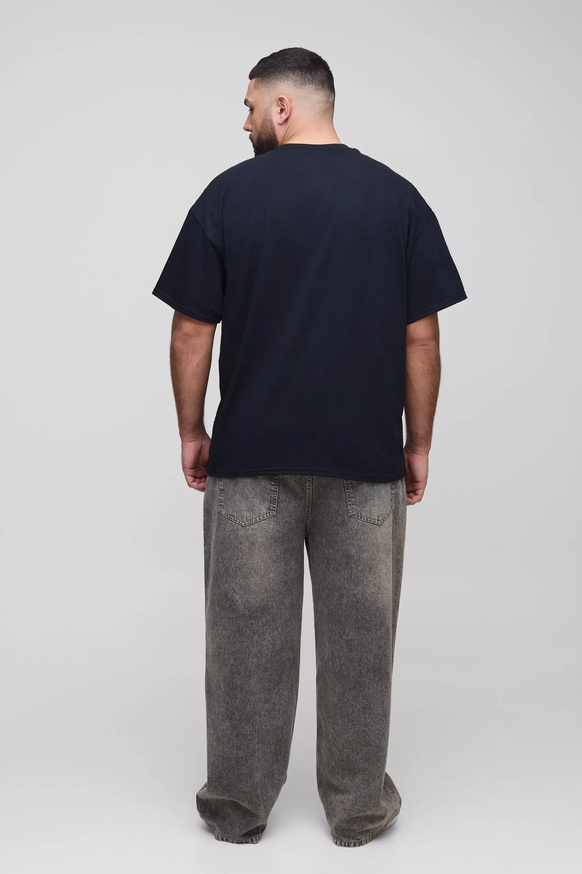 Plus T-Shirt mit lizenziertem The Offring Print, Black alternatives Bild