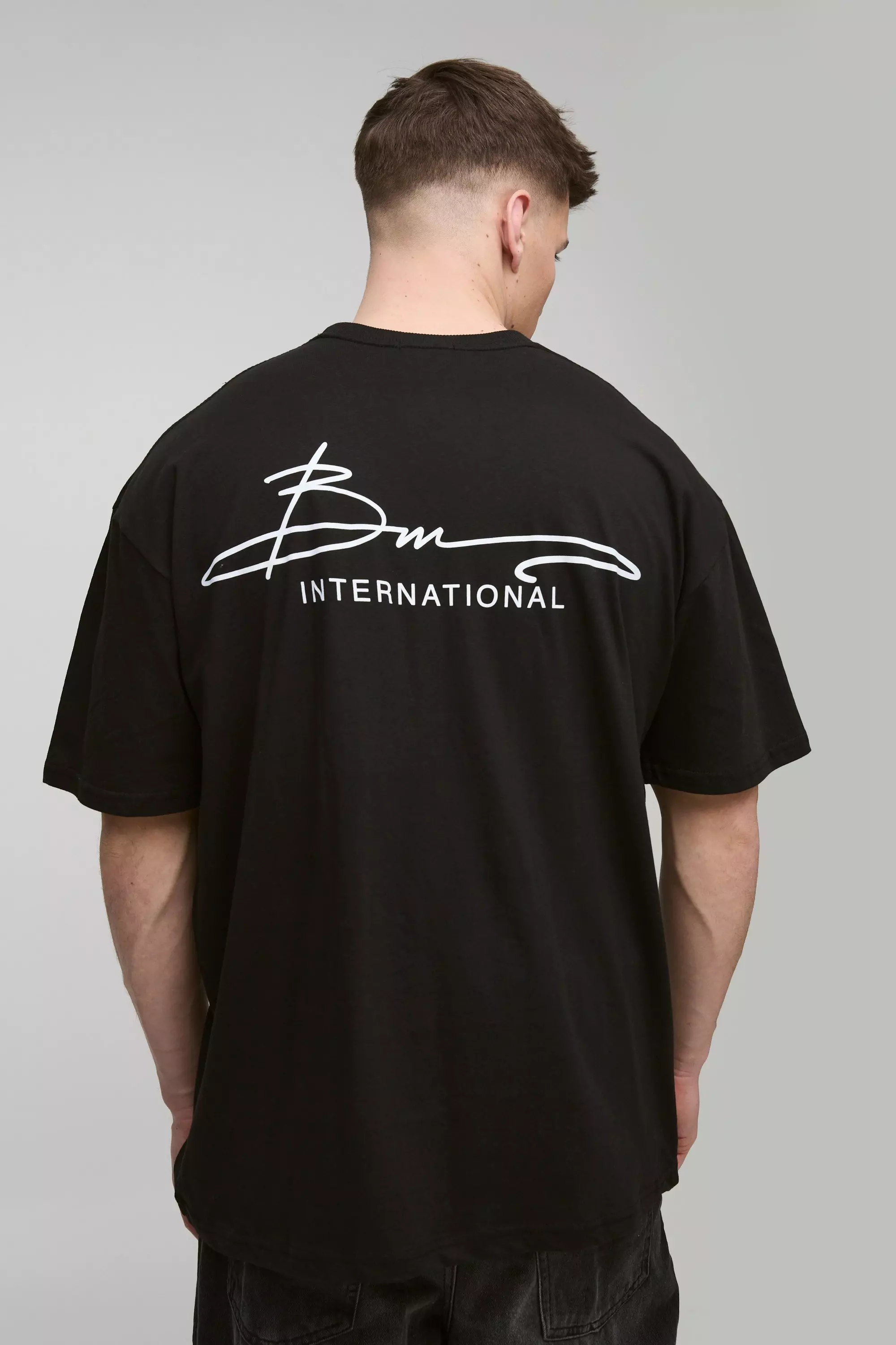 Tall Oversize T-Shirt mit BM International Print, Black alternatives Bild