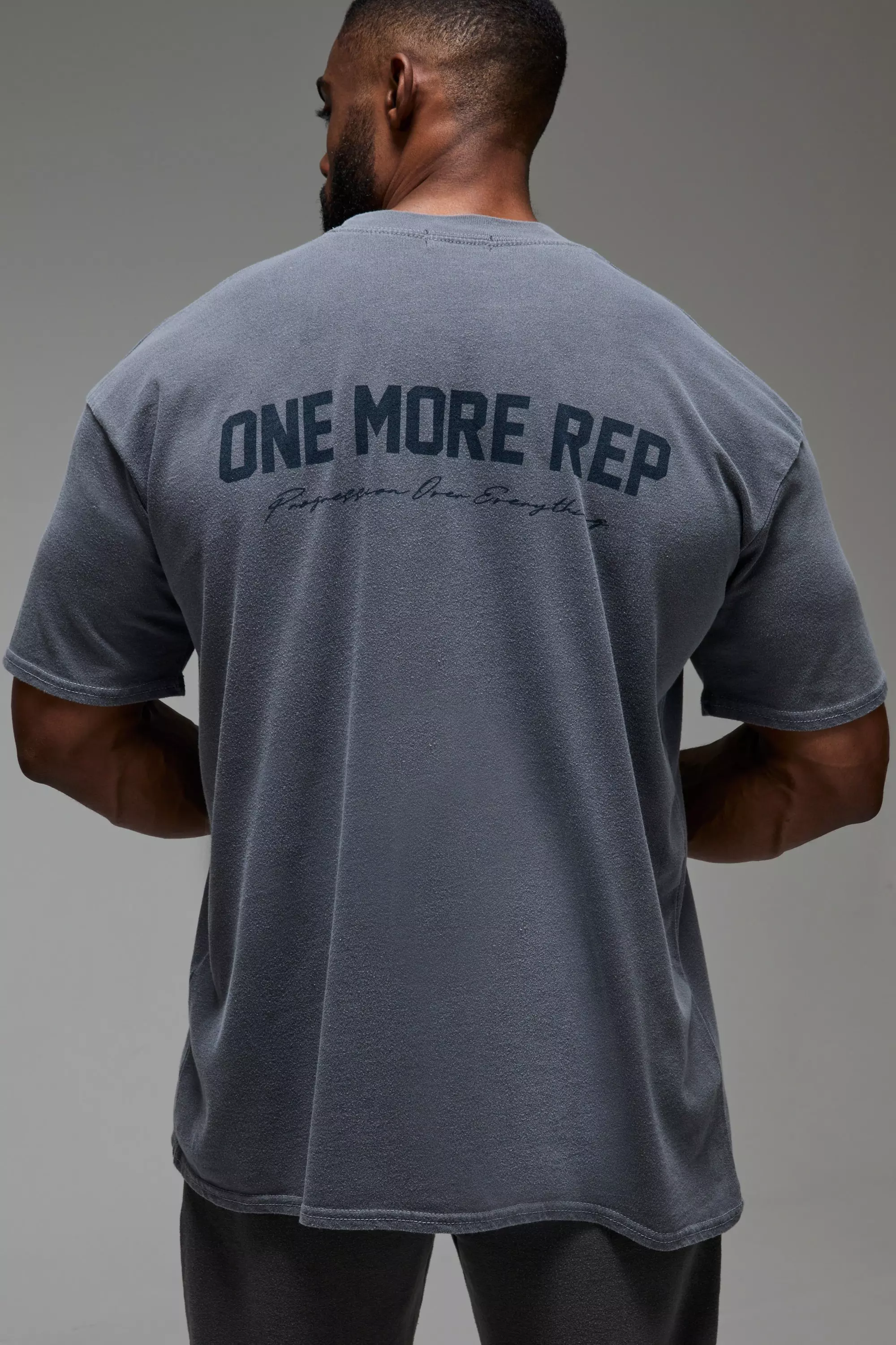 T-Shirt Oversize Slavata Man Active One More Rep, Black immagine alternativa