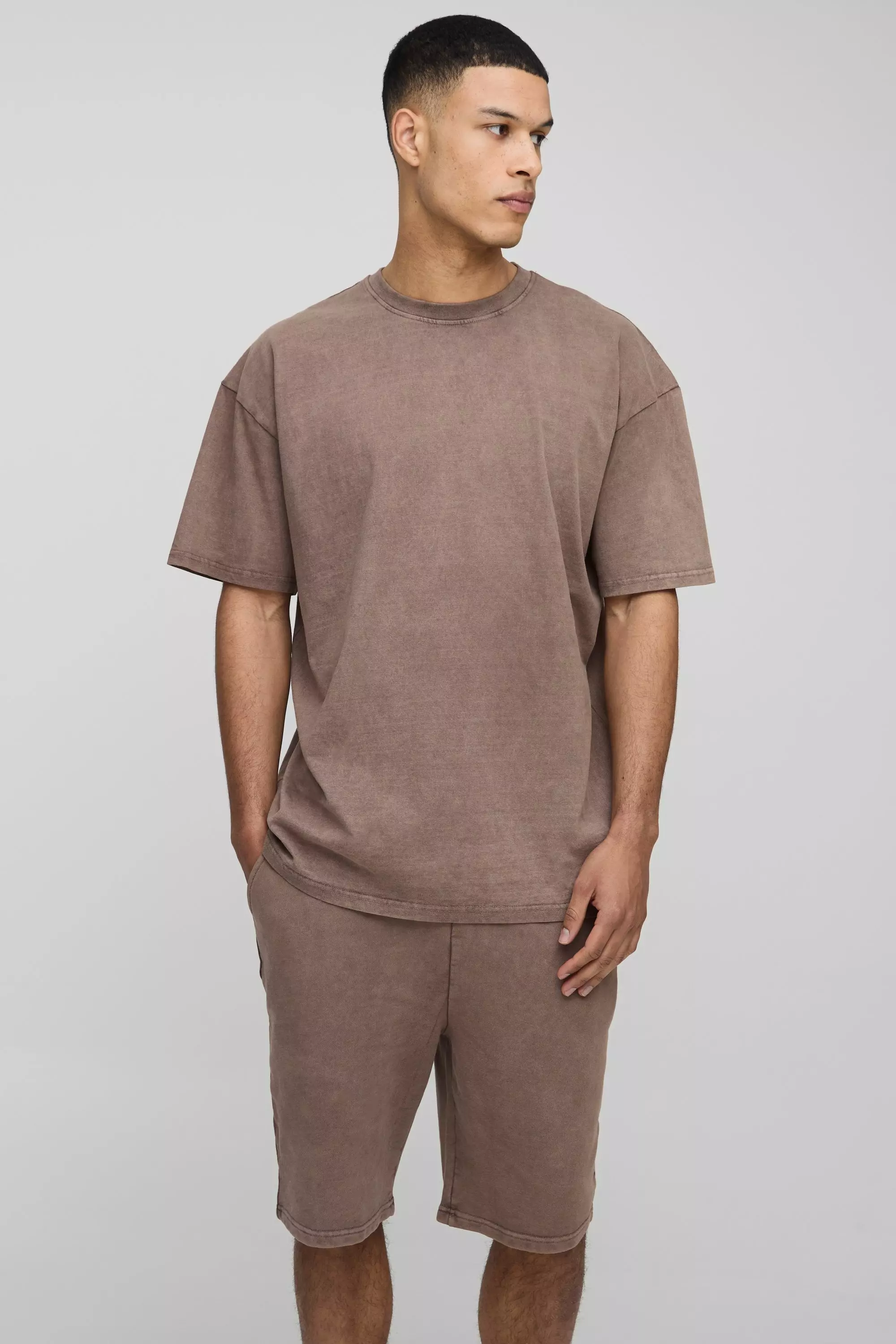 Tall Oversize T-Shirt & Shorts mit Acid-Waschung, Brown alternatives Bild
