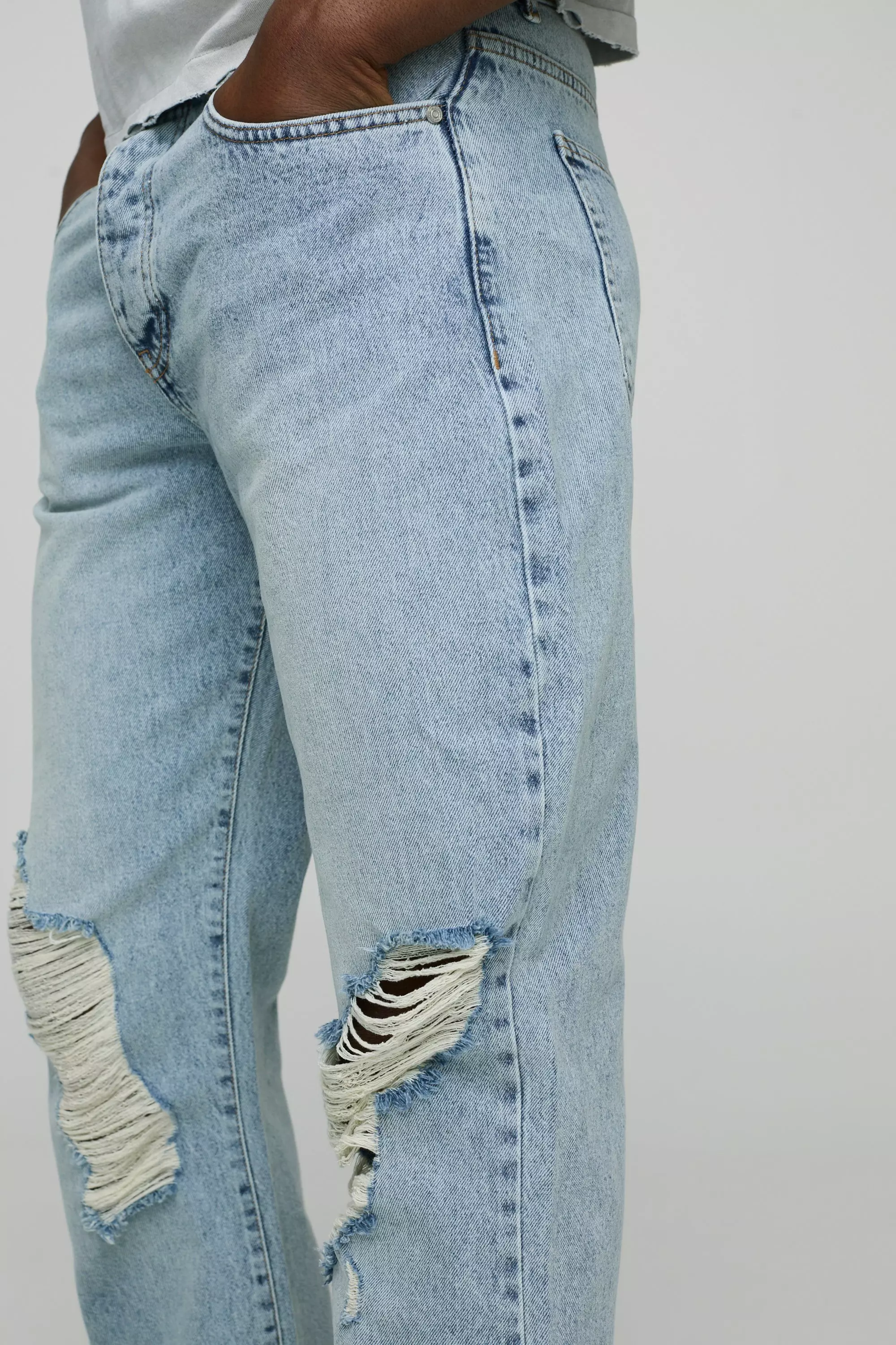 Extrem lockere Jeans mit Riss am Knie, Light blue alternatives Bild