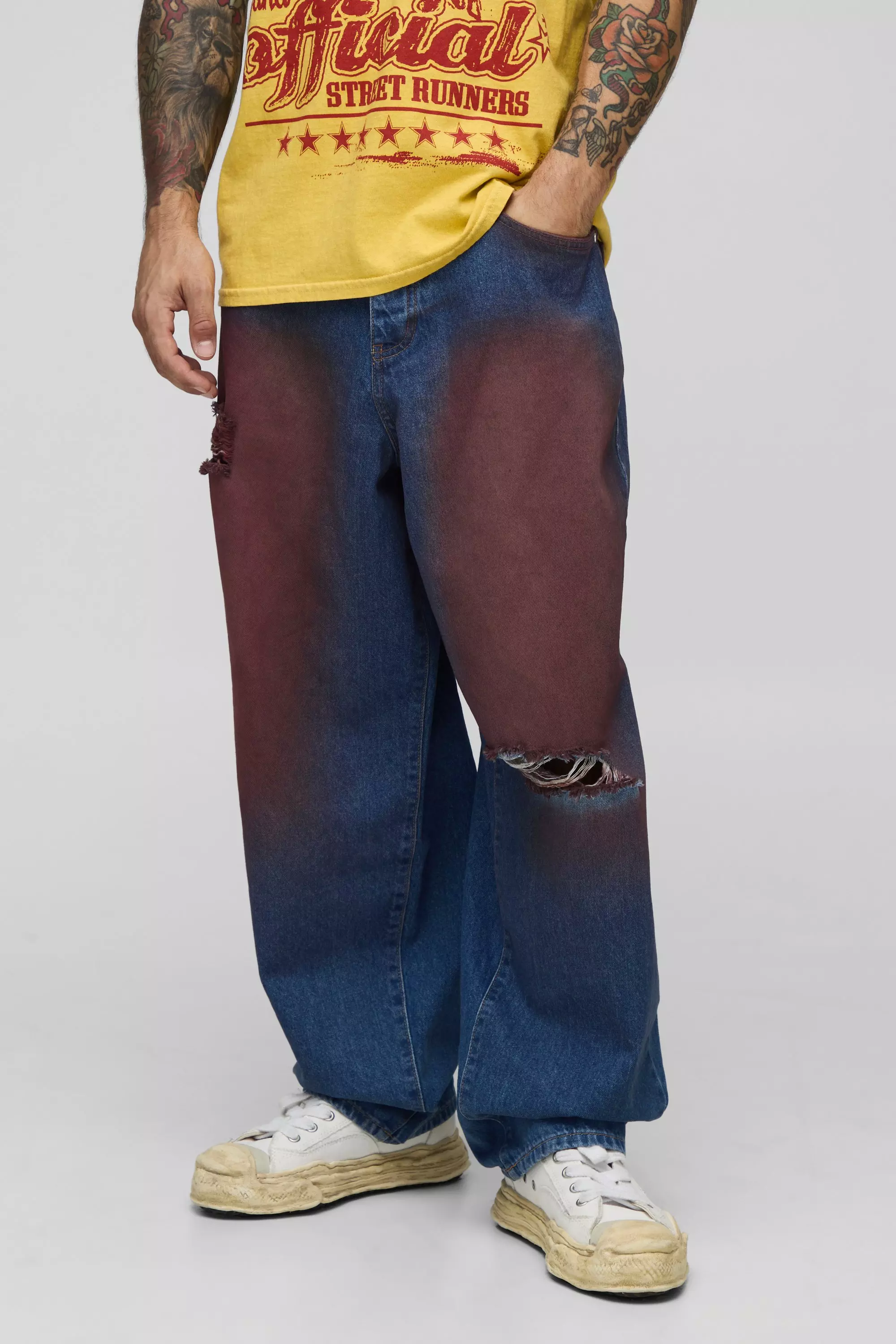 Red Rode Ballon Jeans Met Gescheurde Knieën alternatieve afbeelding
