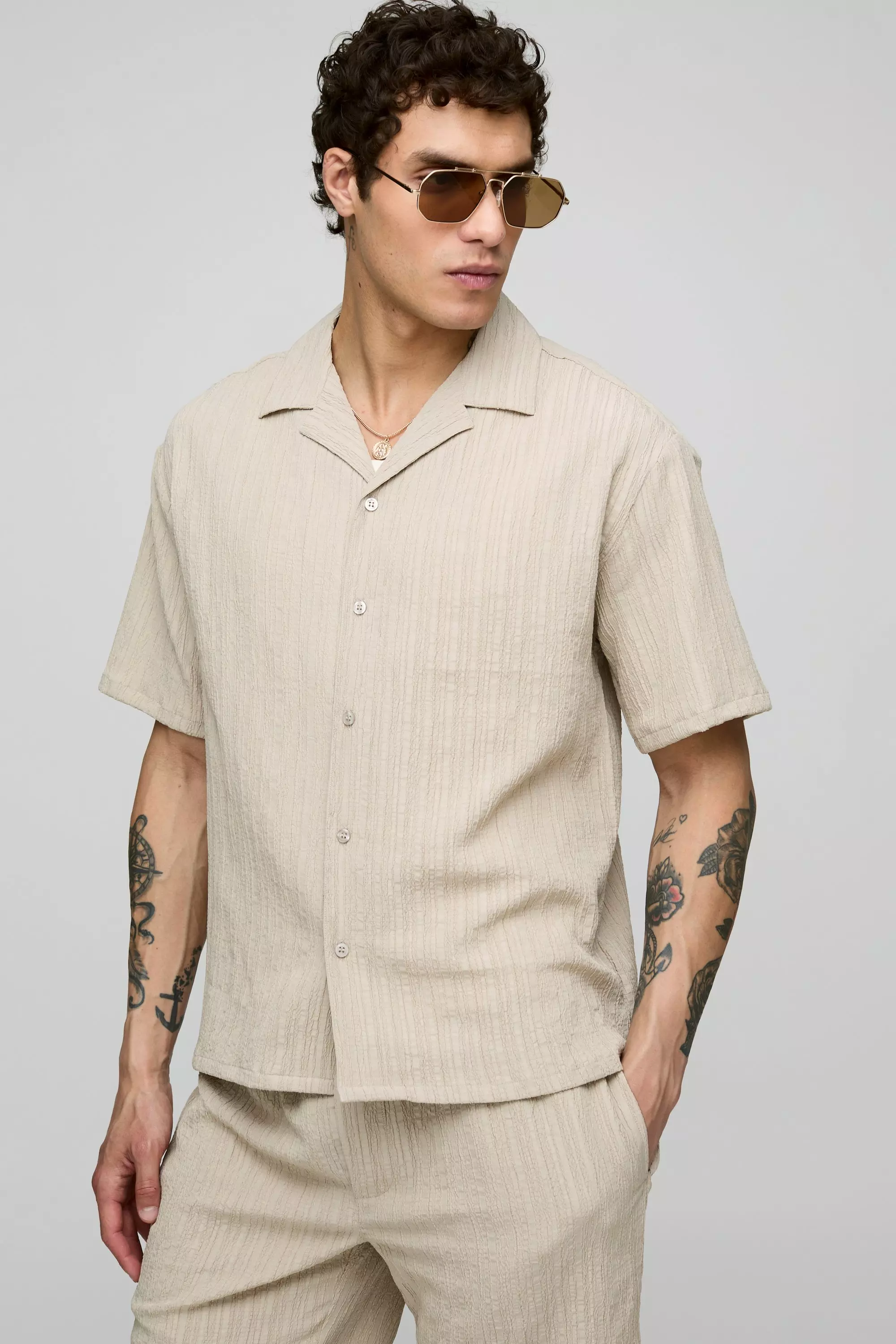 Kurzärmliges strukturiertes Oversize Hemd & Shorts, Stone alternatives Bild