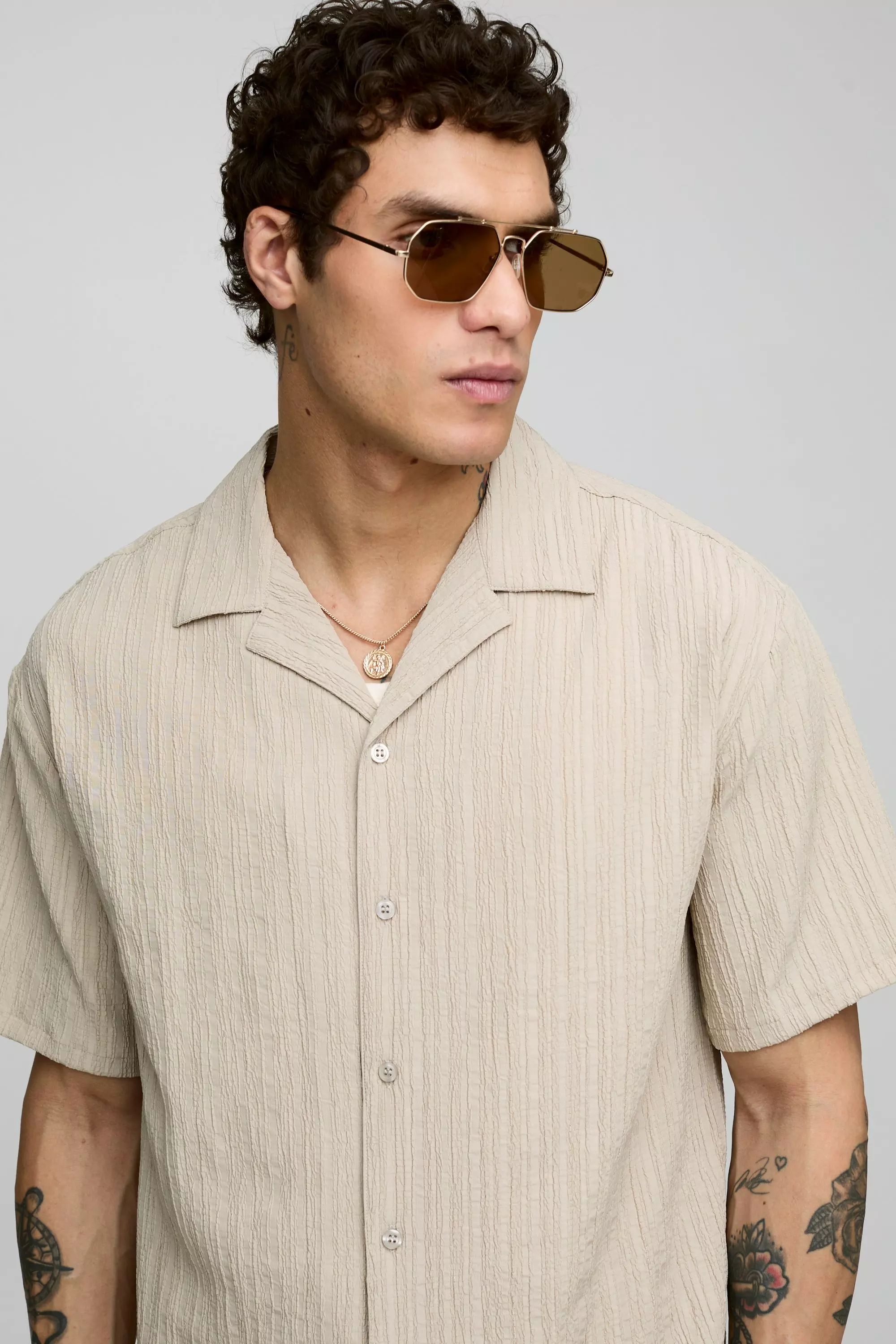 Kurzärmliges strukturiertes Oversize Hemd & Shorts, Stone alternatives Bild