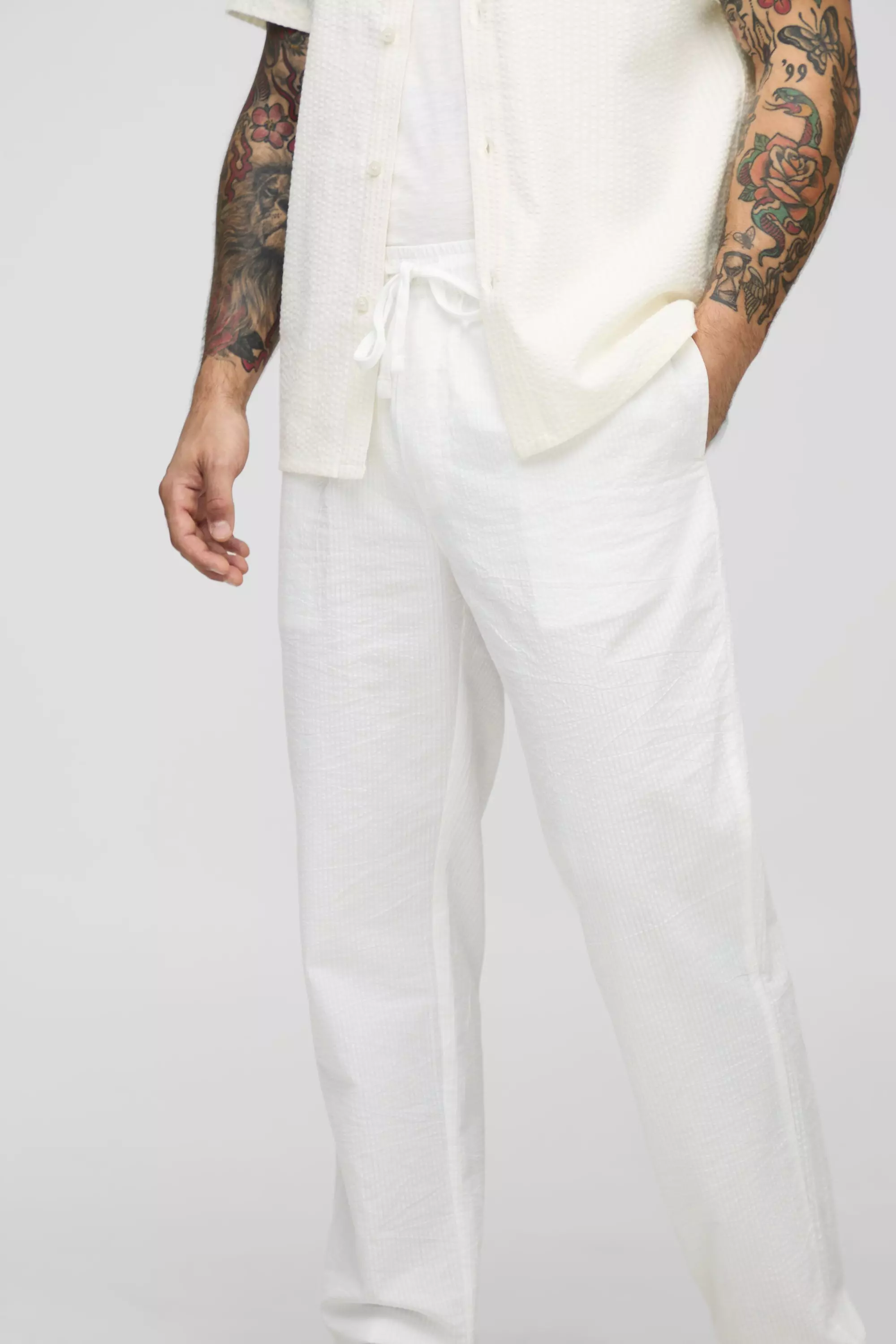 White Elastische Toelopende Gestreepte Seersucker Broek alternatieve afbeelding