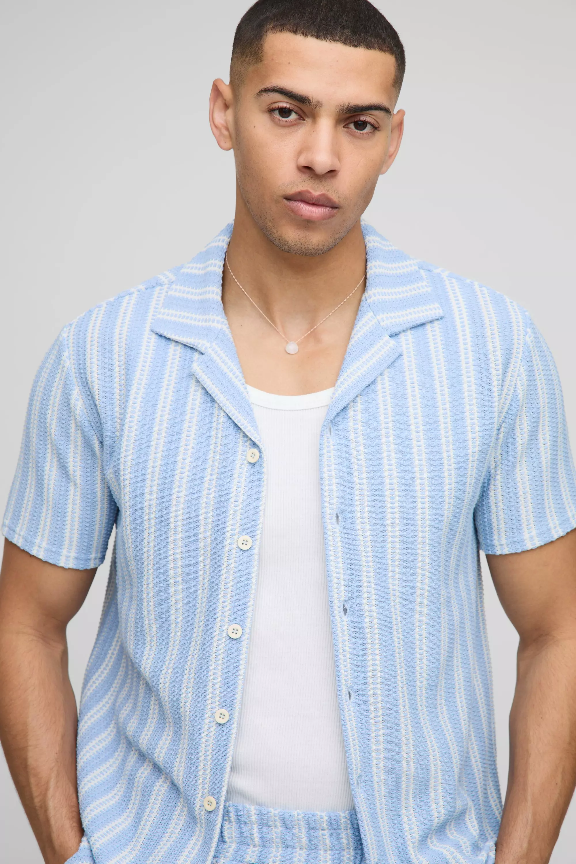 Ensemble texturé avec chemise rayée et short, Ecru autre image