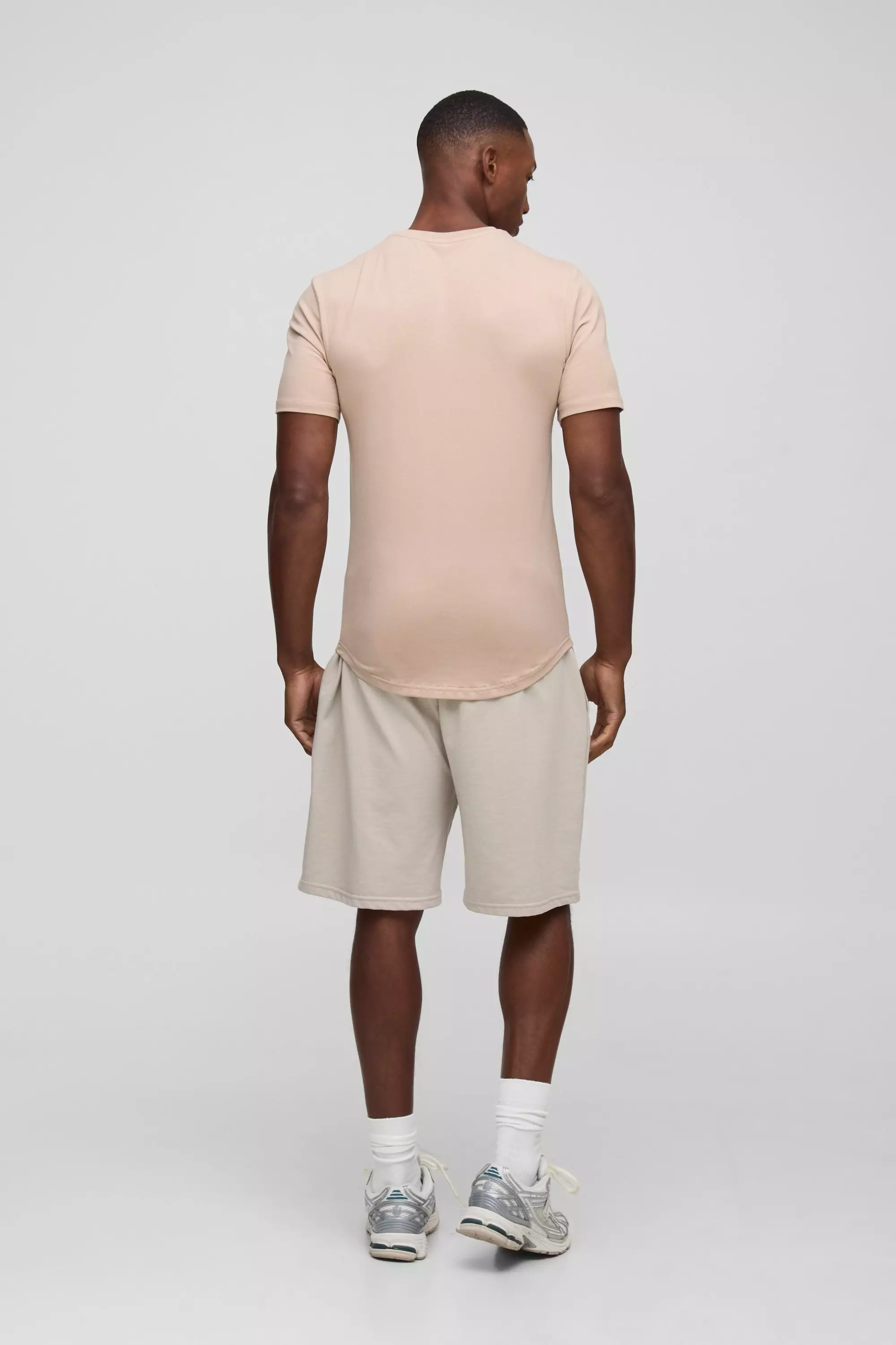 Basic Muscle Fit Curved Hem T-Shirt | boohooMAN USA