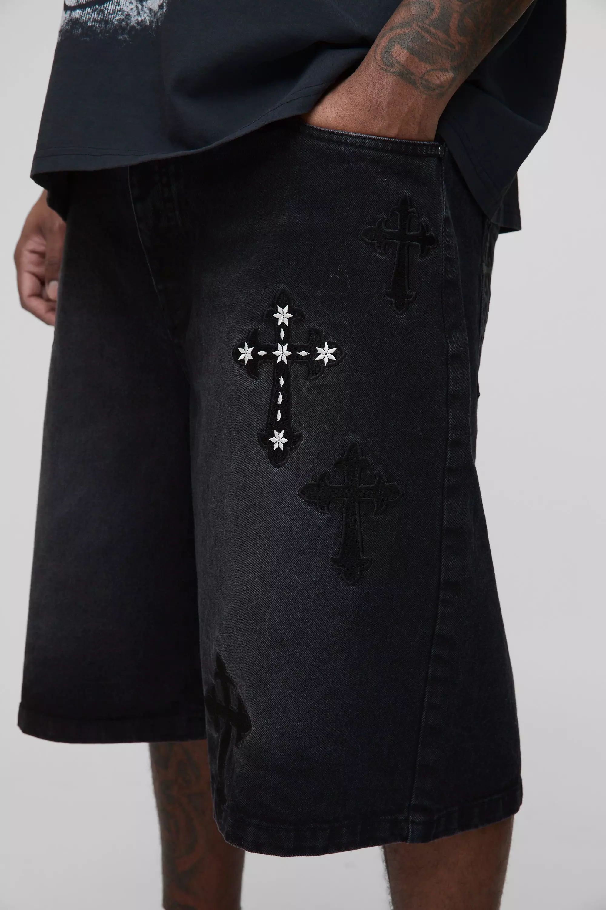 Longline Rigid Star Distressed Jorts In Brown | boohooMAN USA