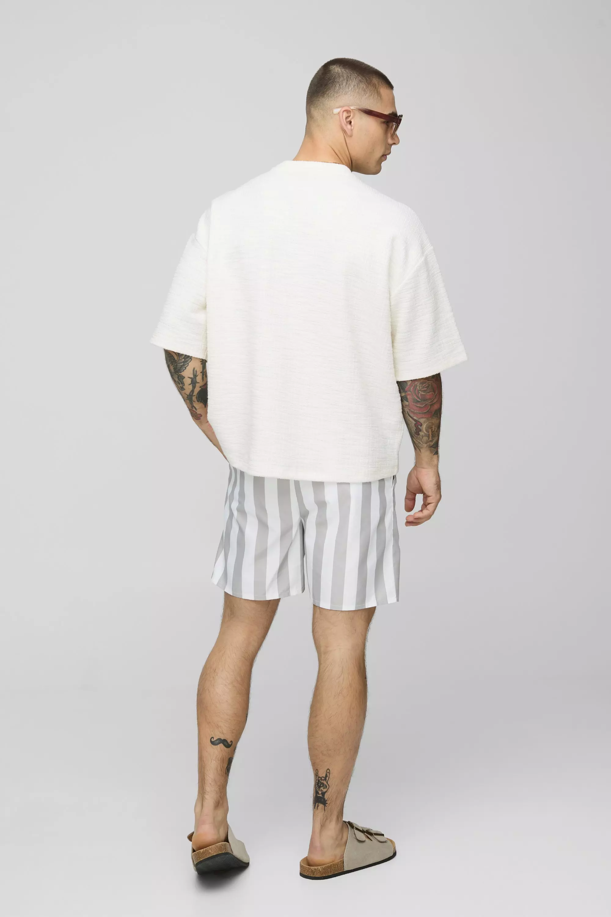 Mittellange Badehose mit Streifen, Stone alternatives Bild