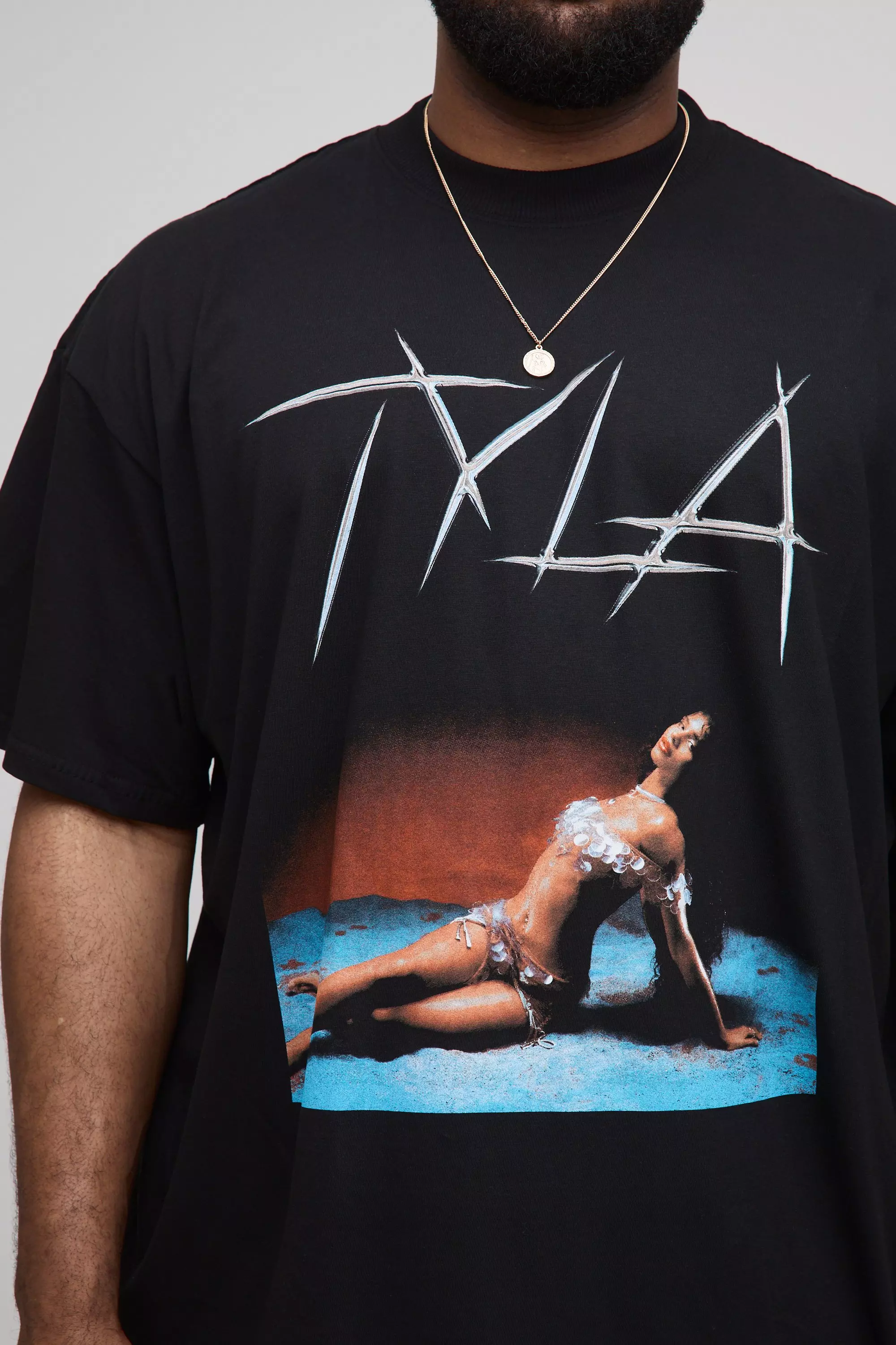 ☆boohoo☆オーバーサイズ Tyla ライセンスプリント Tシャツ Plus Oversized Tyla License Print T-Shirt | boohooMAN USA