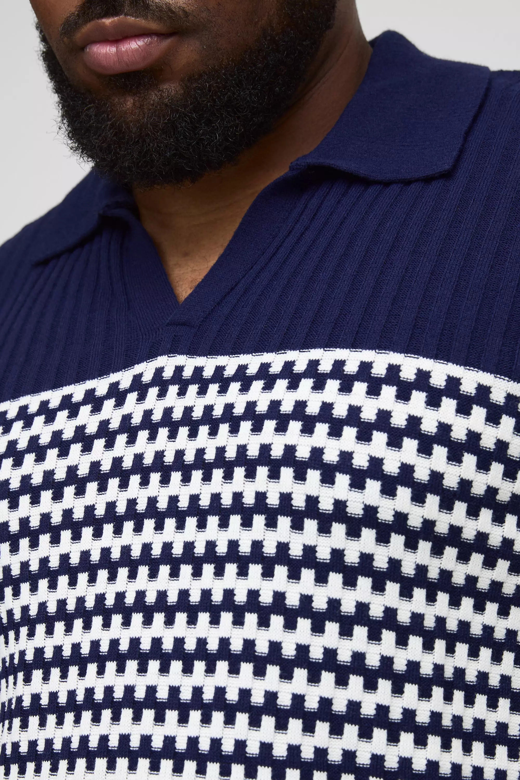 Navy Plus Gestreepte Gebreide Polo Met V-Hals alternatieve afbeelding