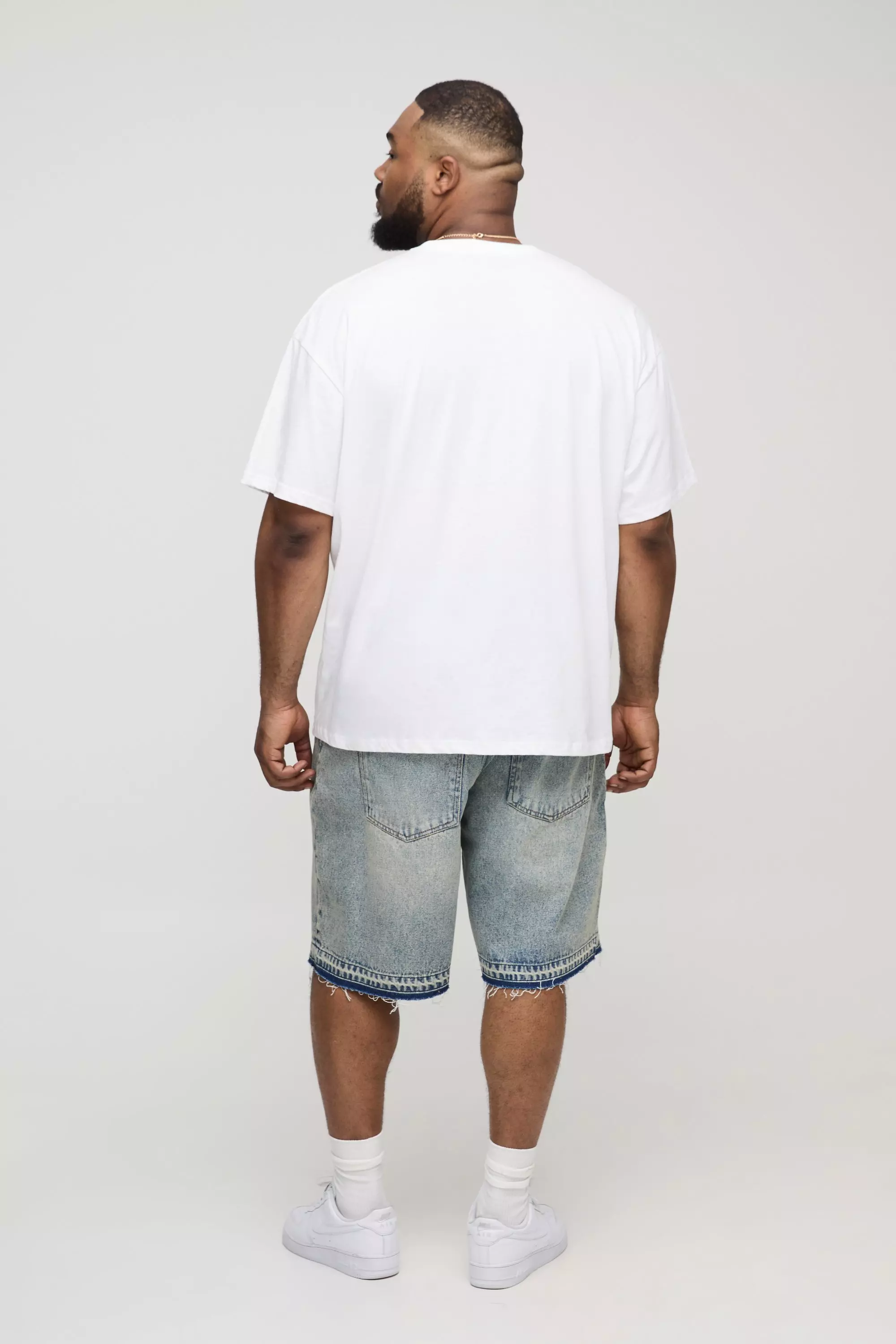 Plus Oversized Queen License Print T-Shirt | boohooMAN USA