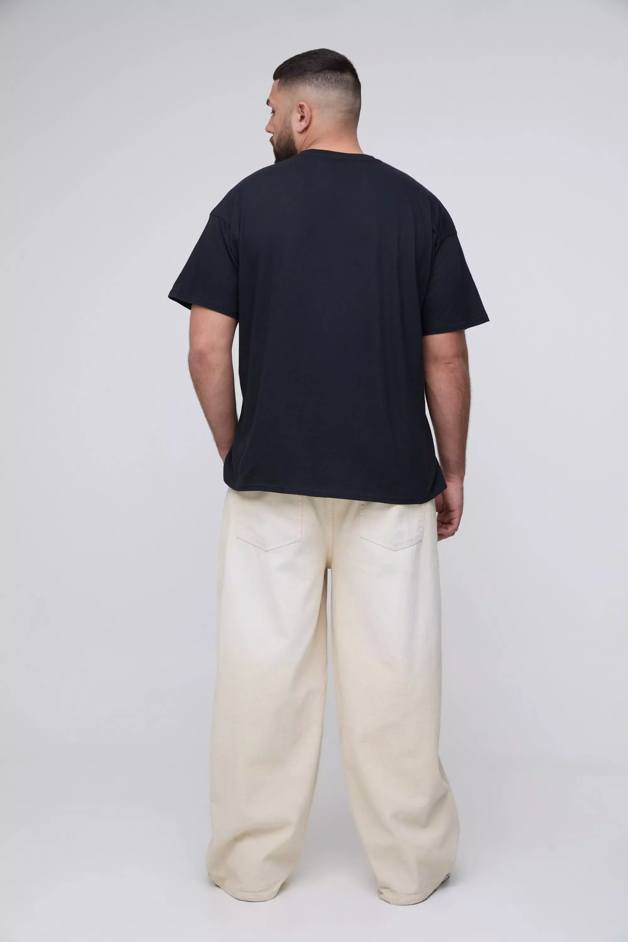 Plus Oversized Queen License Print T-Shirt | boohooMAN USA